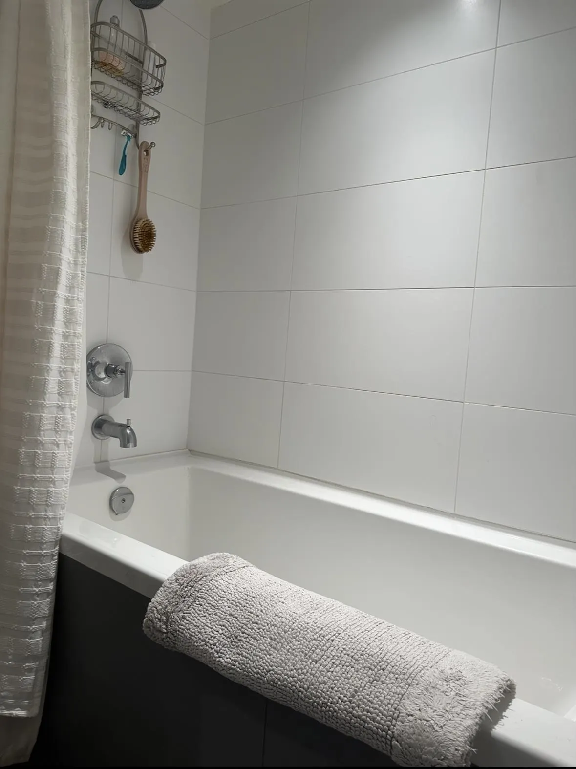 410 1673 Lloyd Avenue