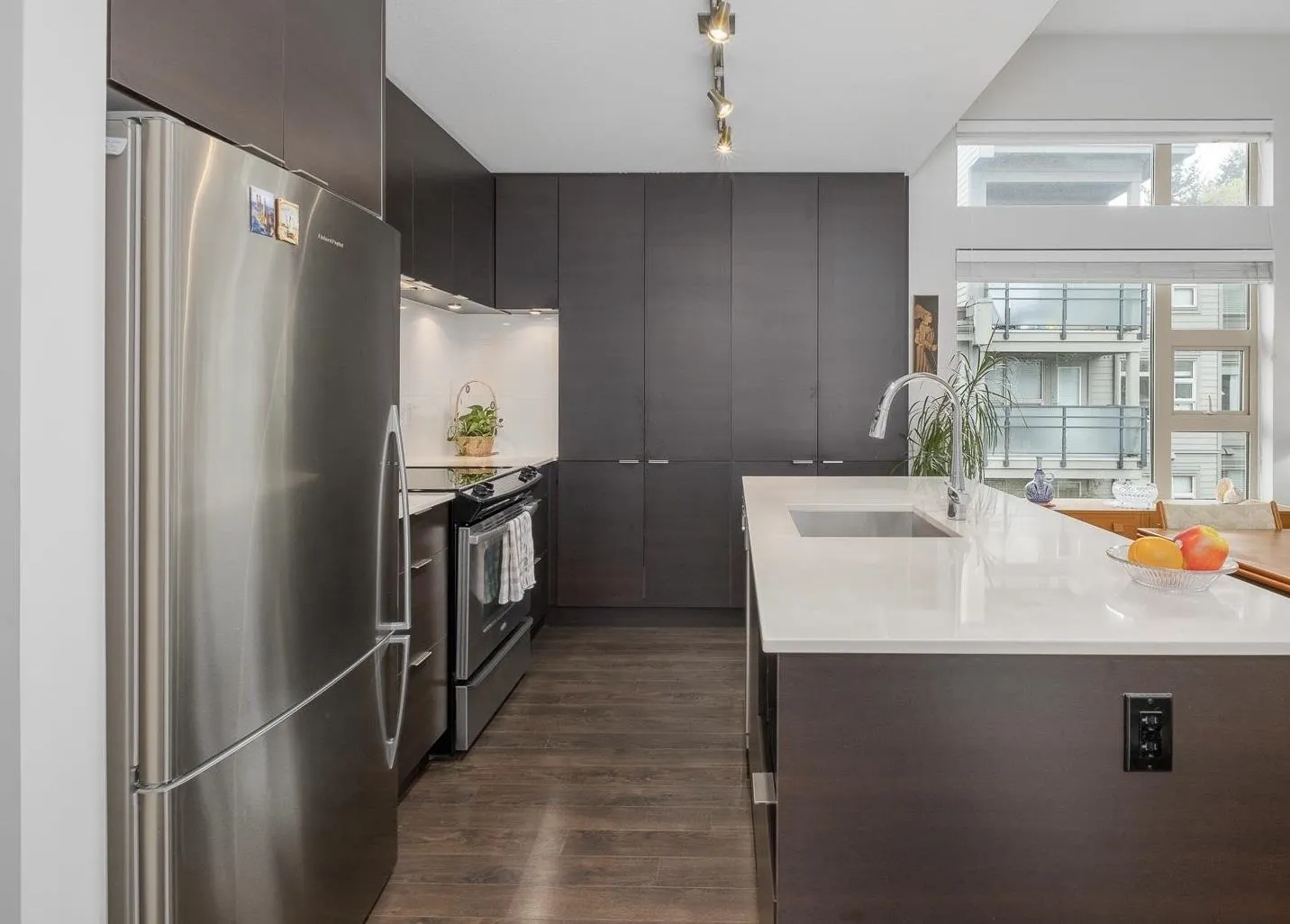 410 1673 Lloyd Avenue