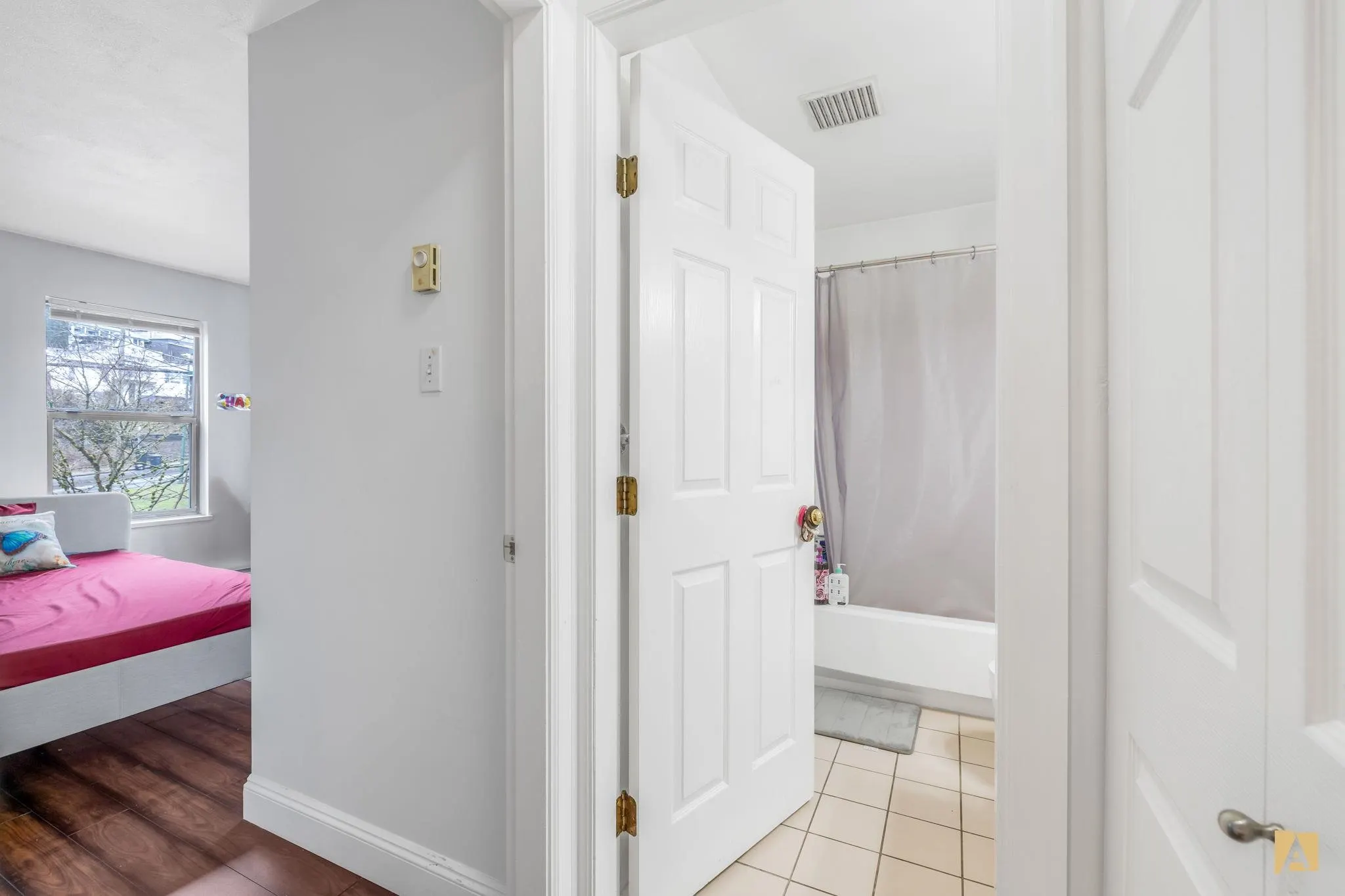 415 1591 Booth Avenue