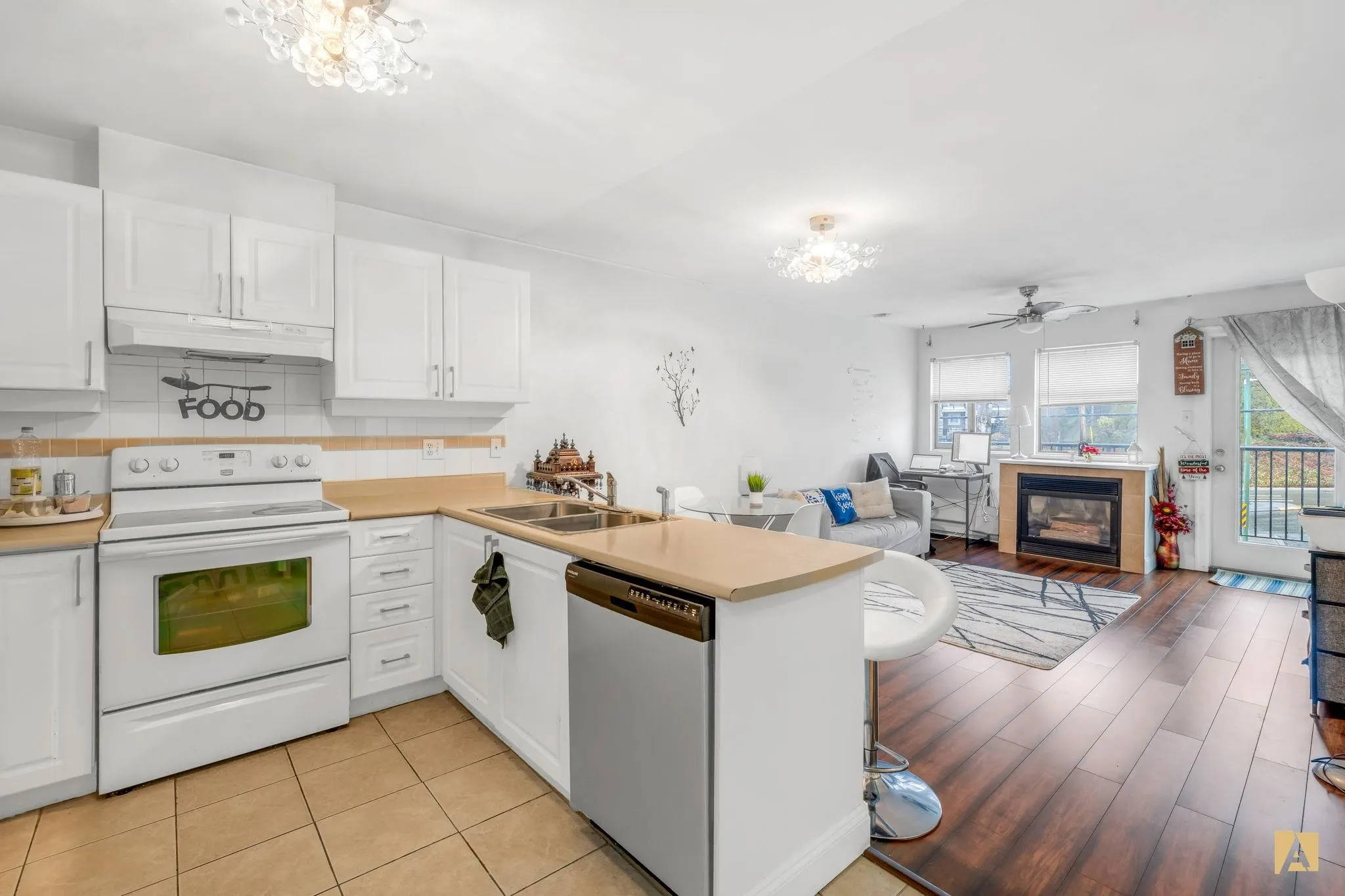 415 1591 Booth Avenue