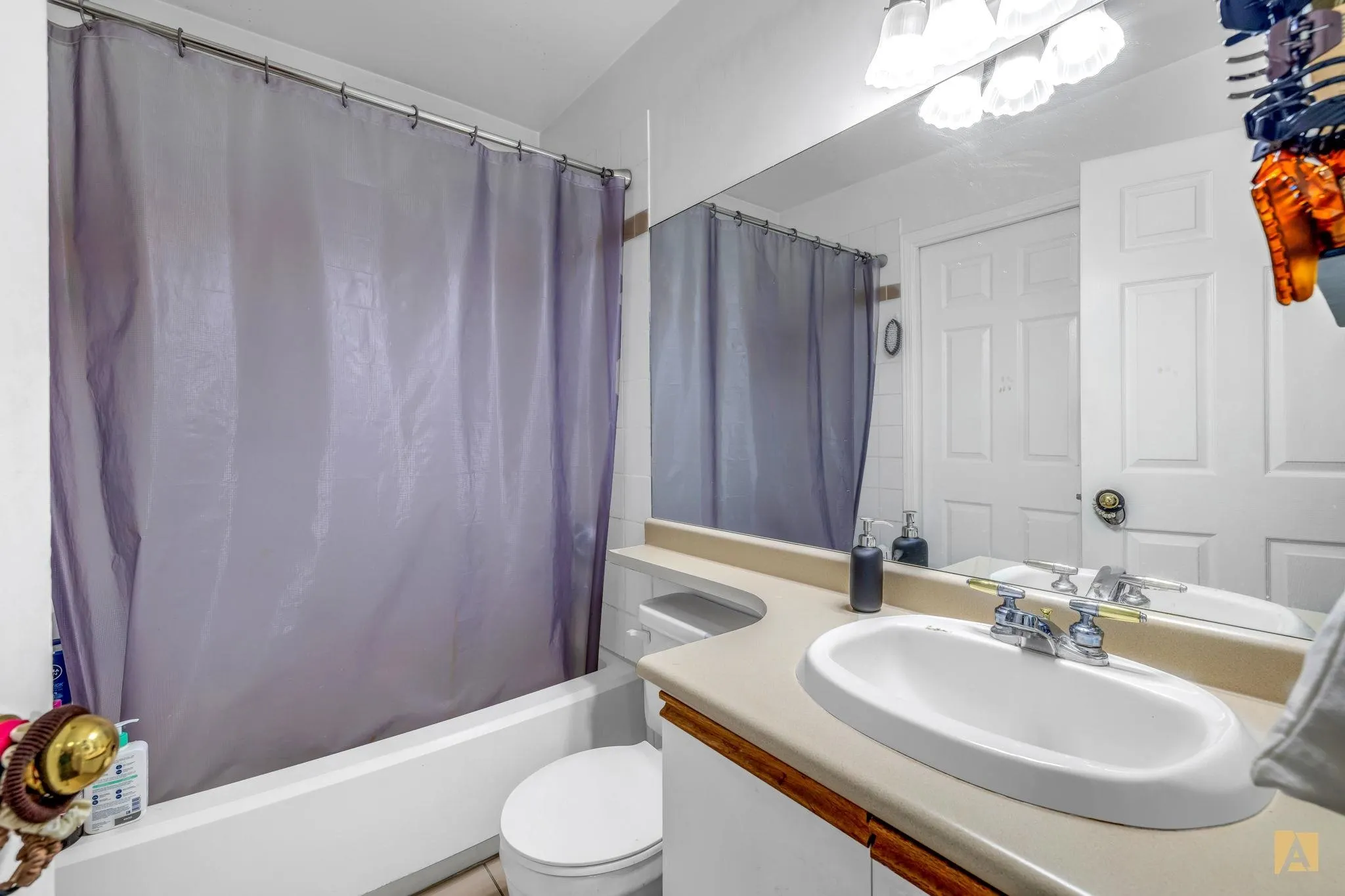 415 1591 Booth Avenue