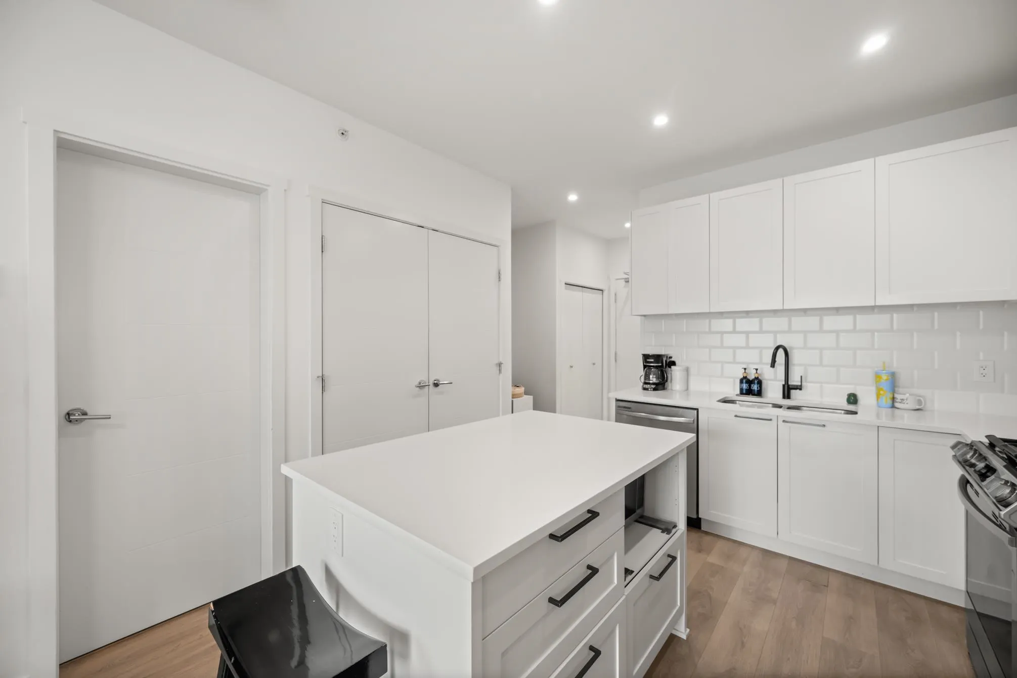 424 5415 Brydon Crescent