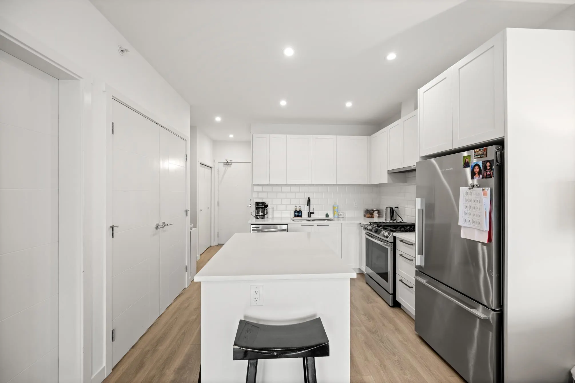 424 5415 Brydon Crescent