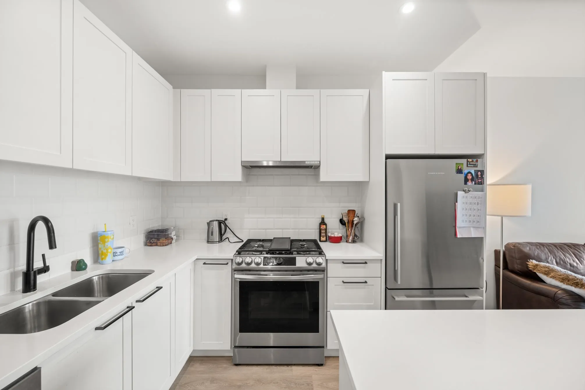 424 5415 Brydon Crescent