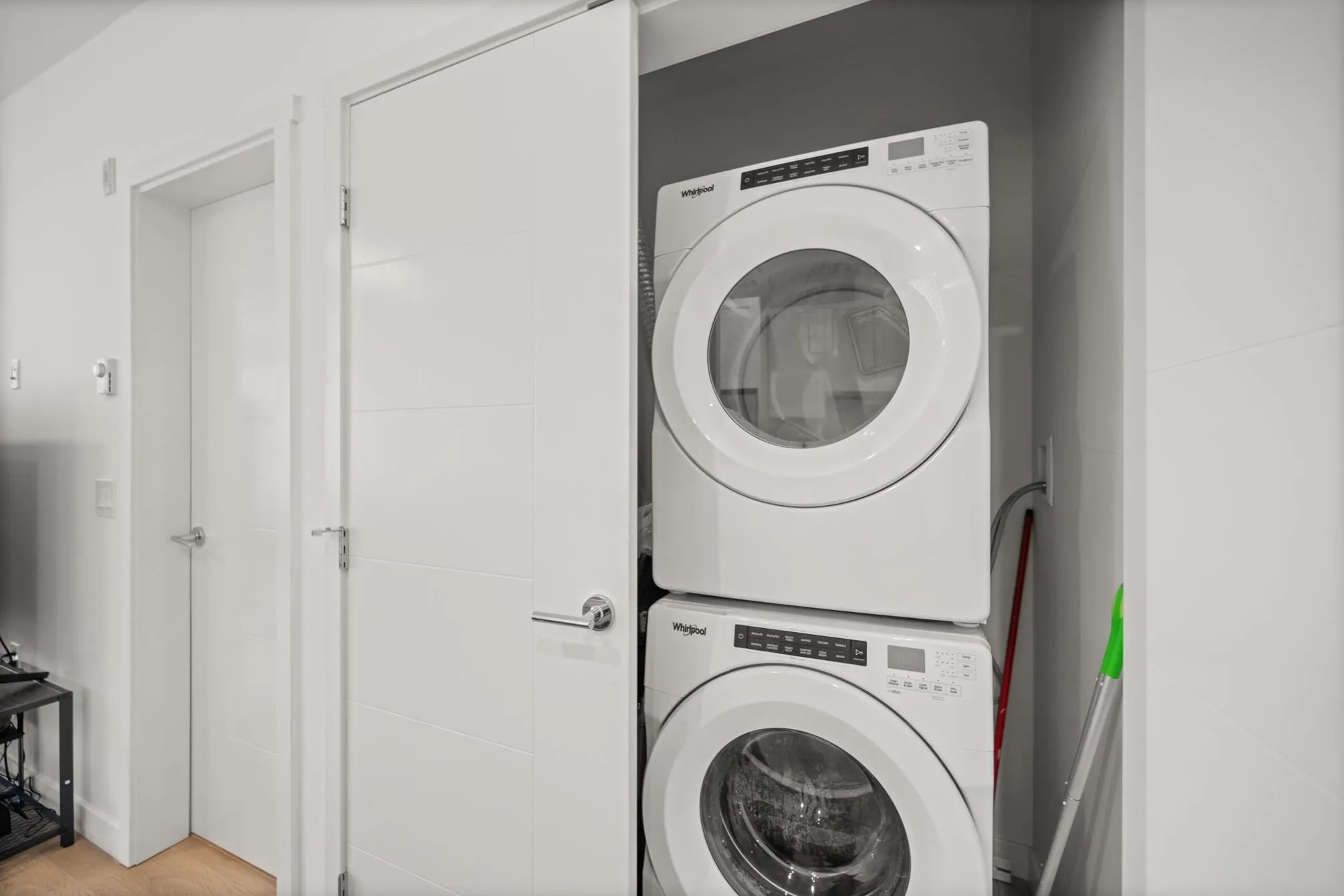 424 5415 Brydon Crescent