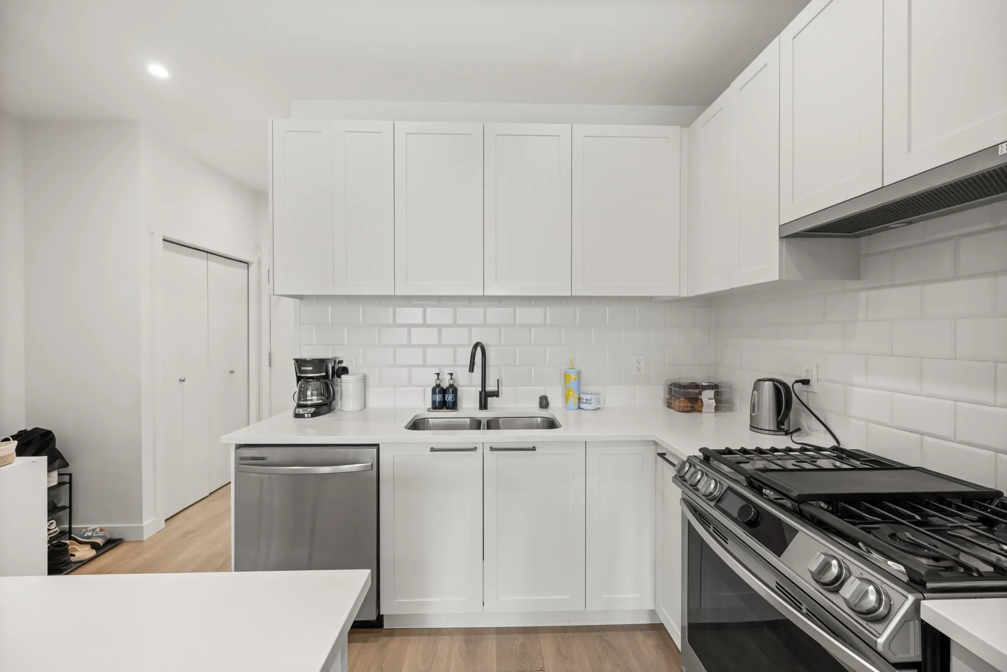 424 5415 Brydon Crescent