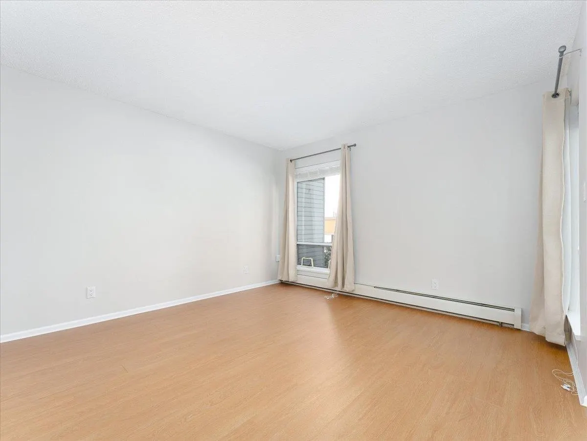 202 1550 Chesterfield Avenue