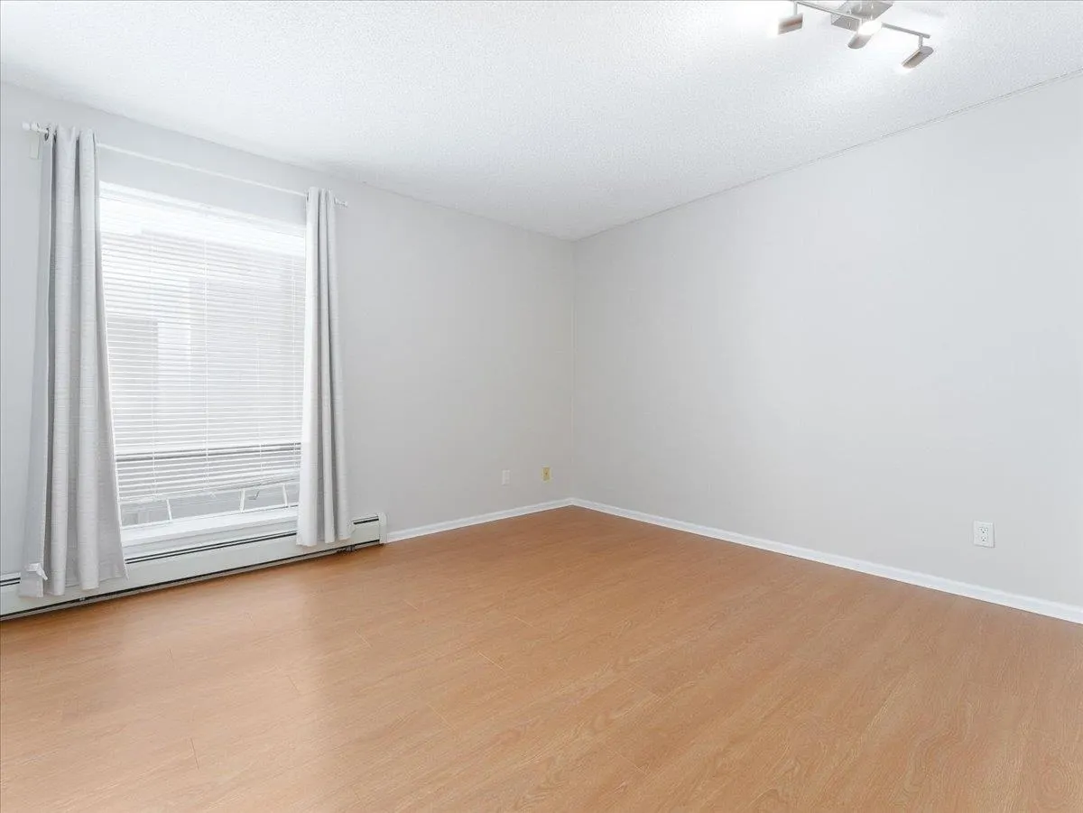 202 1550 Chesterfield Avenue