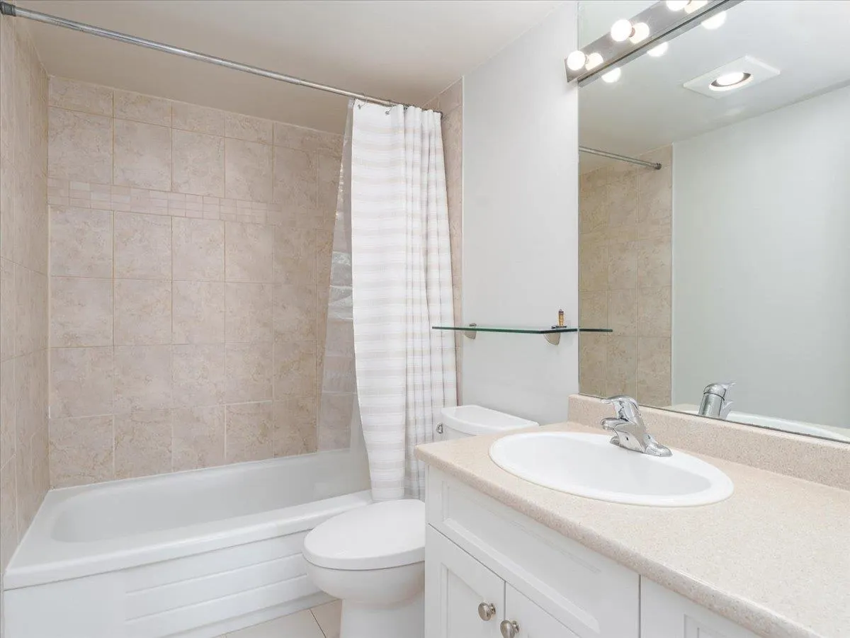 202 1550 Chesterfield Avenue