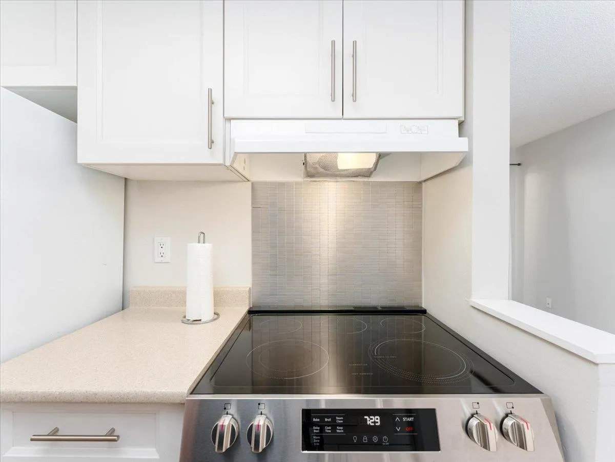 202 1550 Chesterfield Avenue