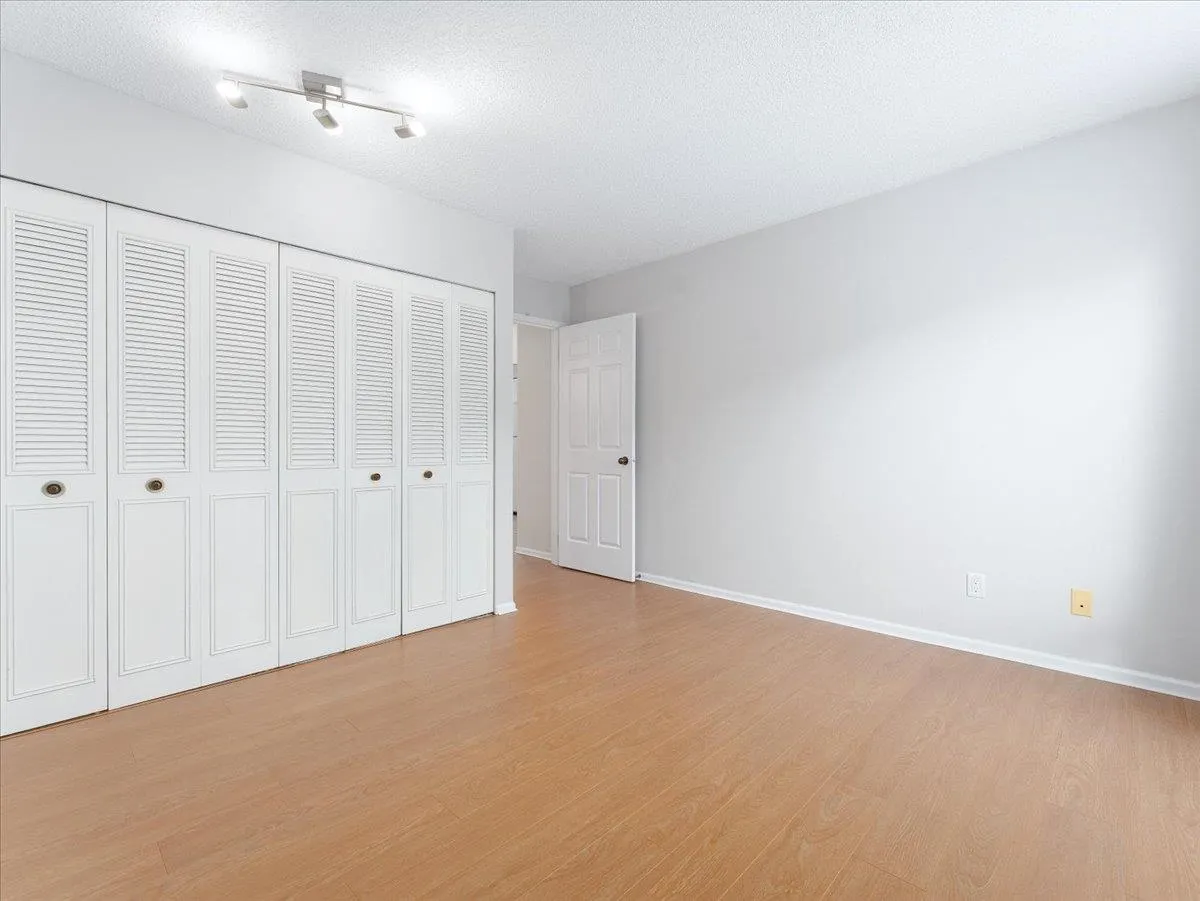 202 1550 Chesterfield Avenue