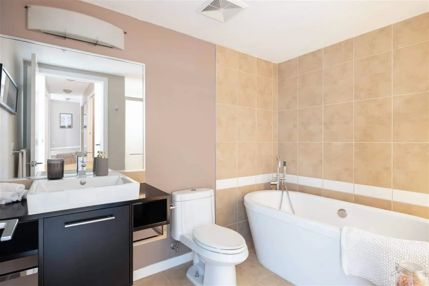 3207 689 Abbott Street