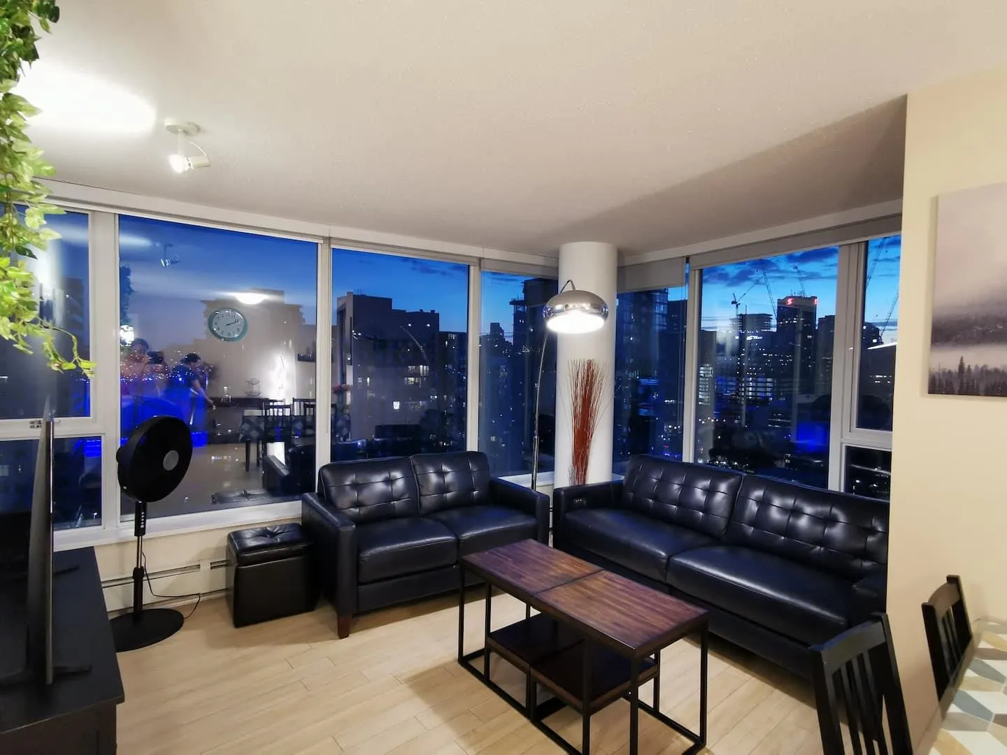 3207 689 Abbott Street