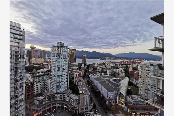 3207 689 Abbott Street