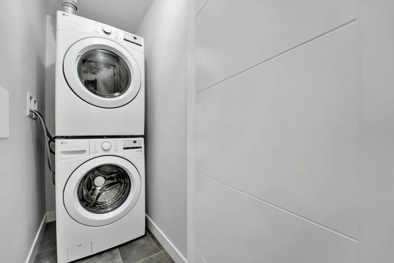 507 33886 Pine Street