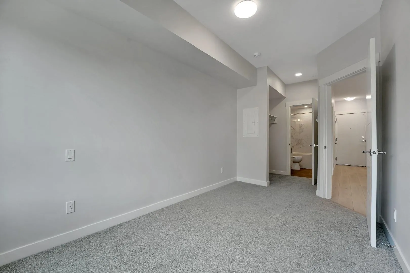 507 33886 Pine Street