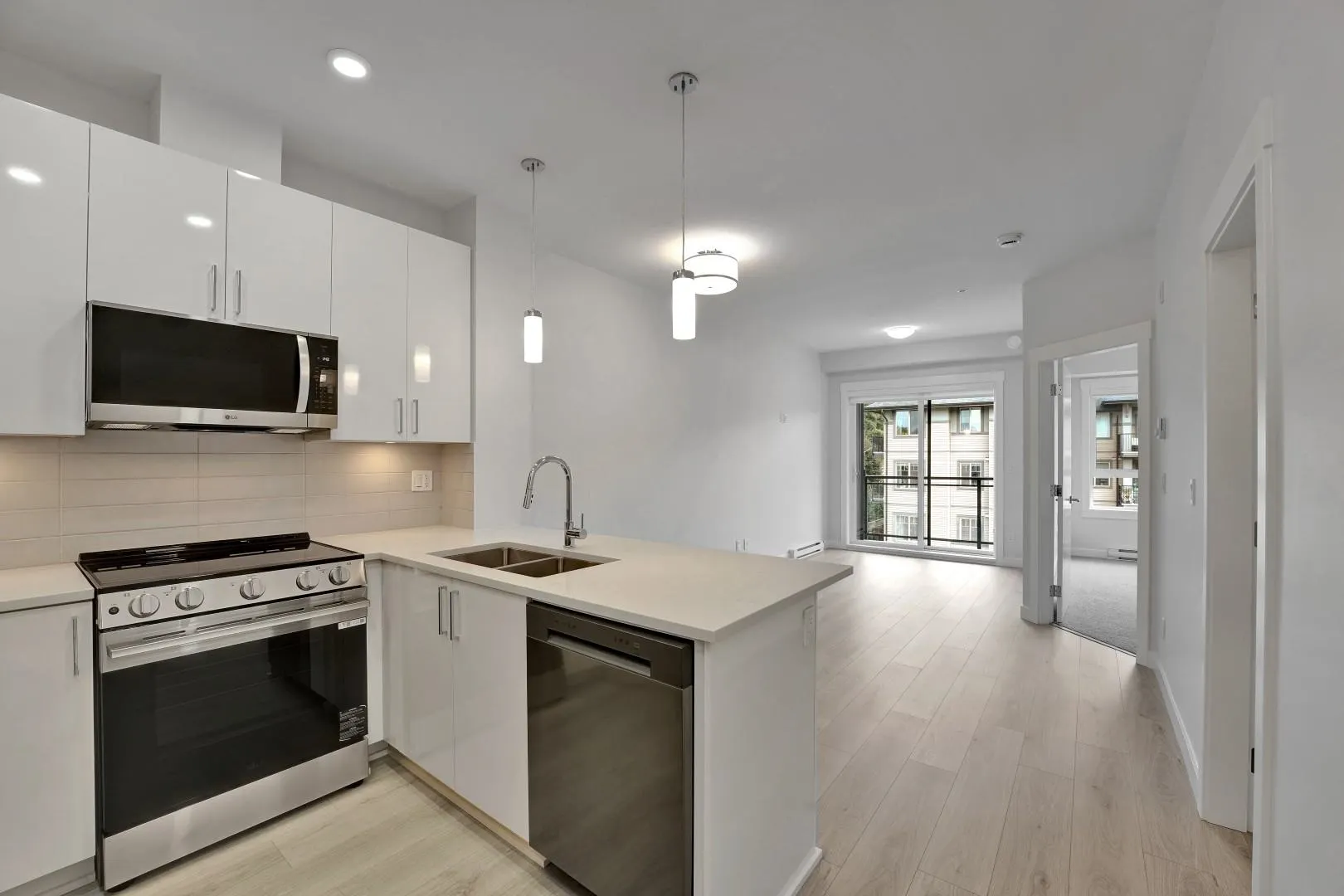 507 33886 Pine Street