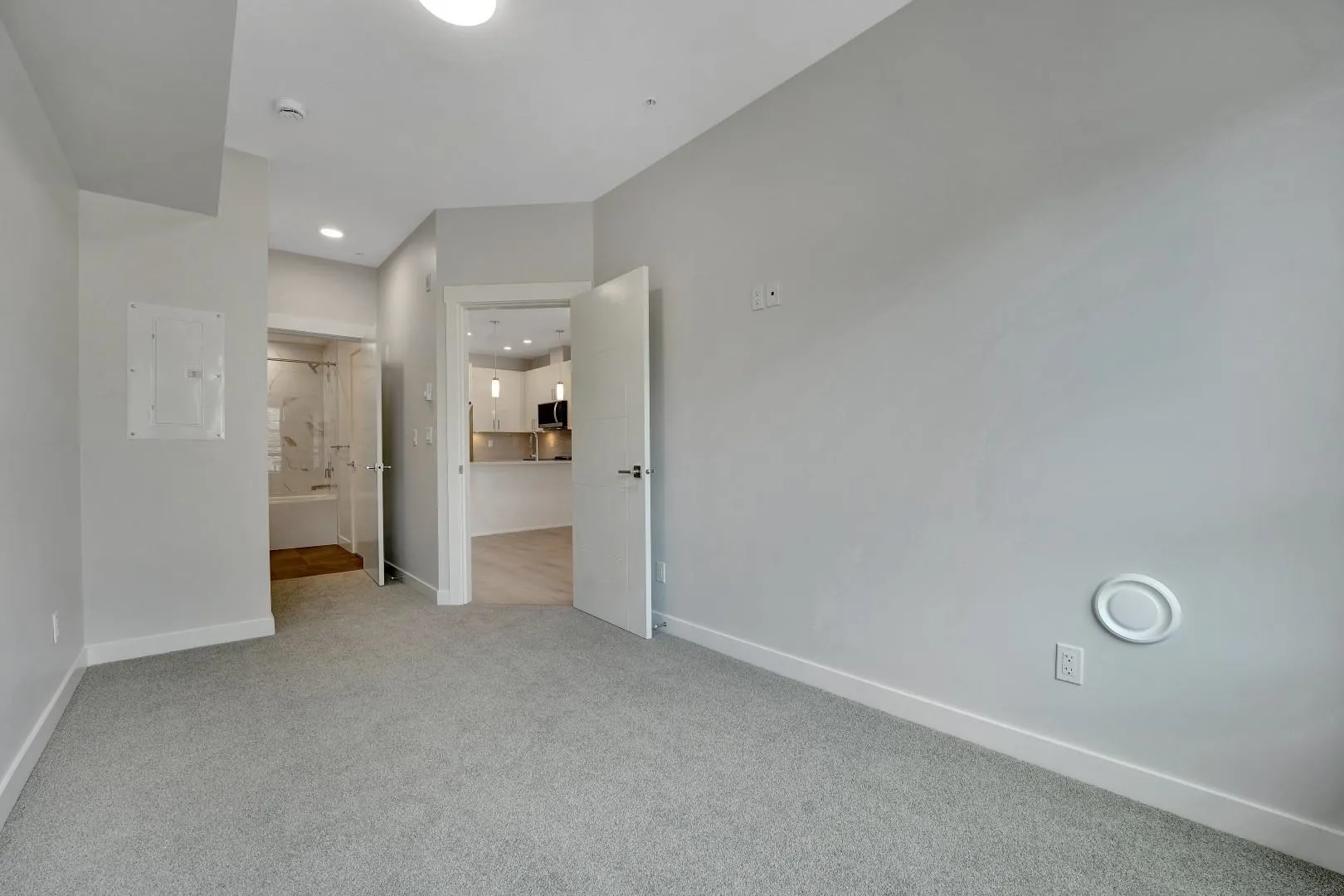 507 33886 Pine Street