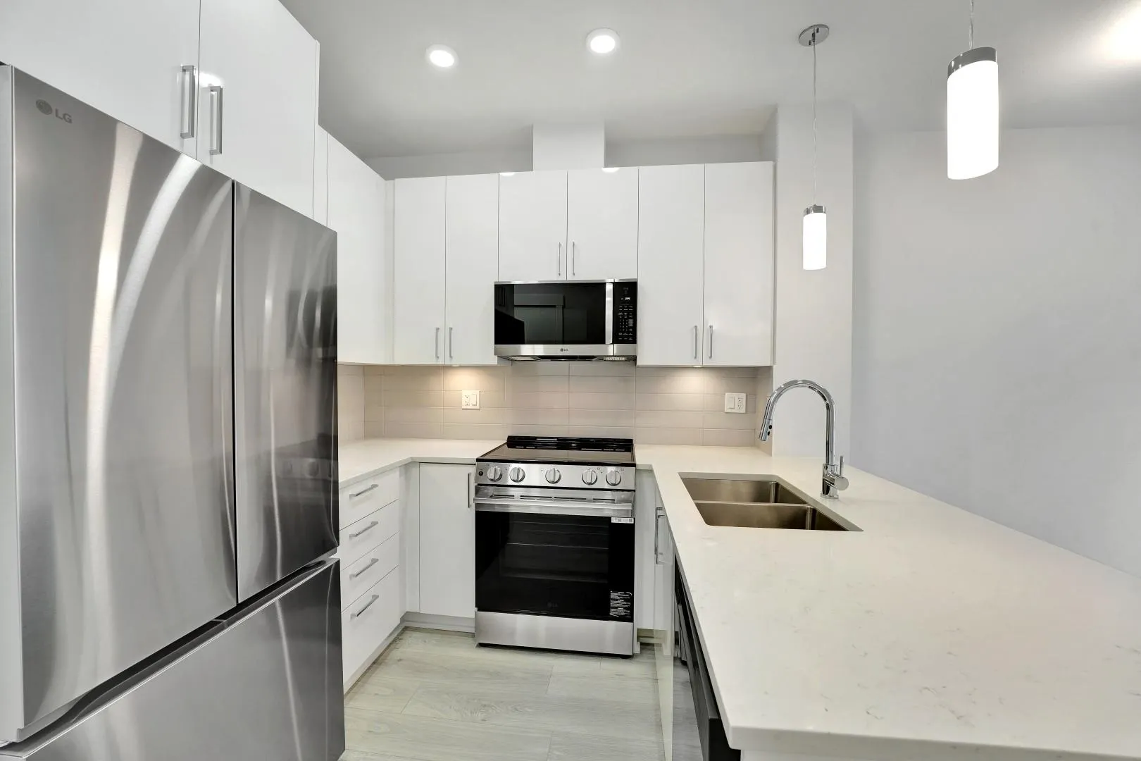 507 33886 Pine Street