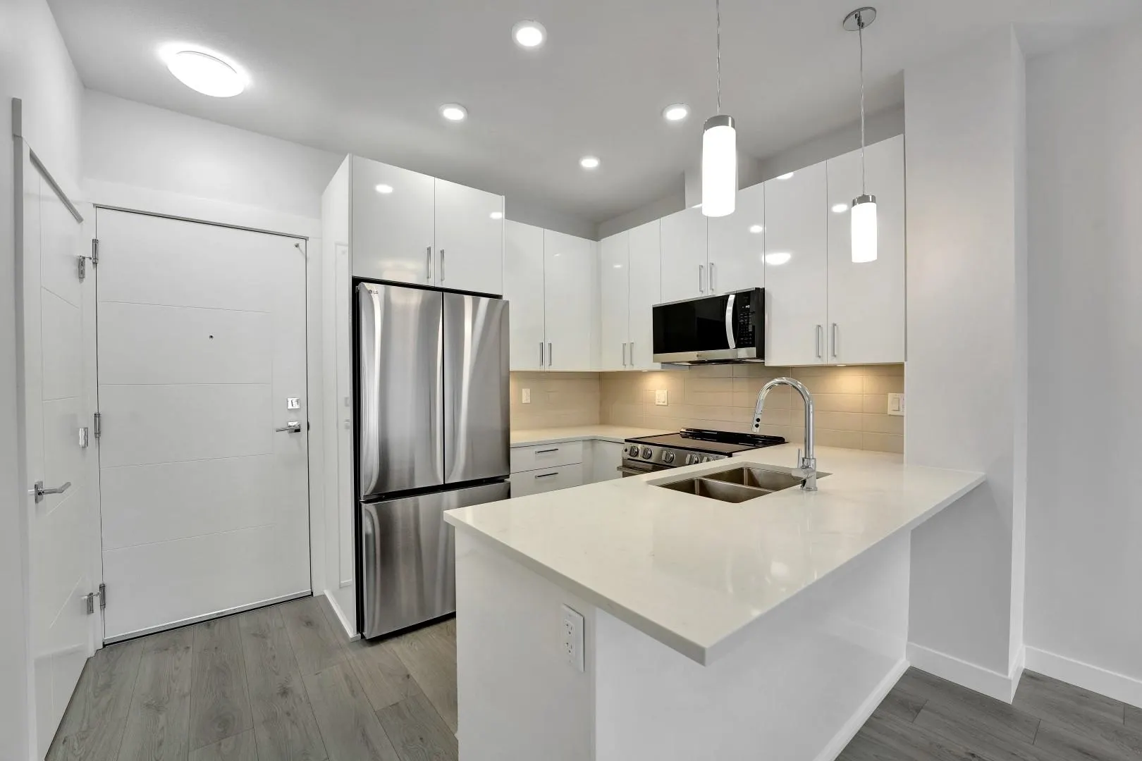 507 33886 Pine Street