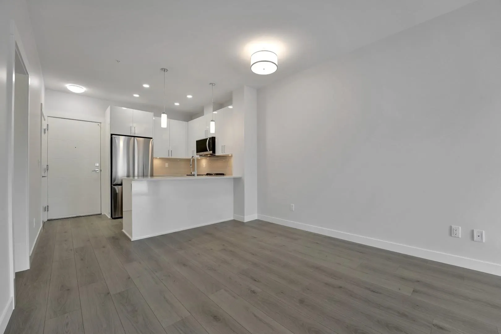 507 33886 Pine Street