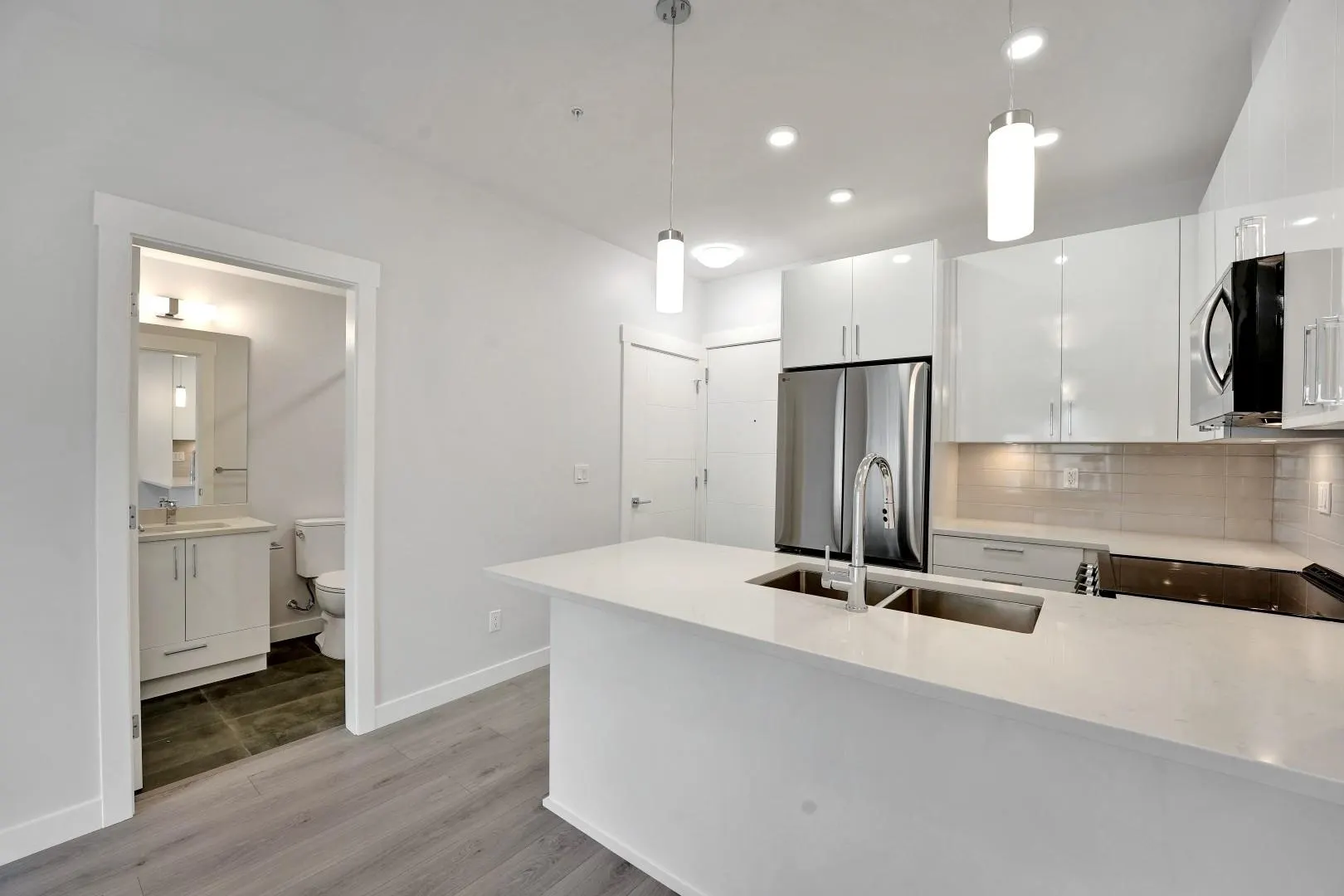 507 33886 Pine Street