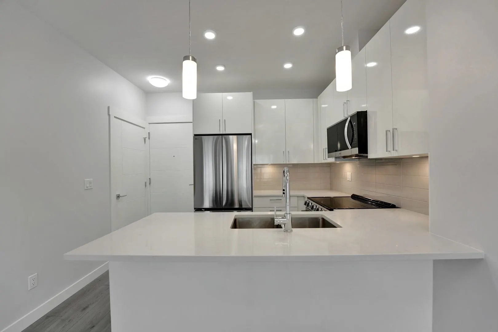 507 33886 Pine Street