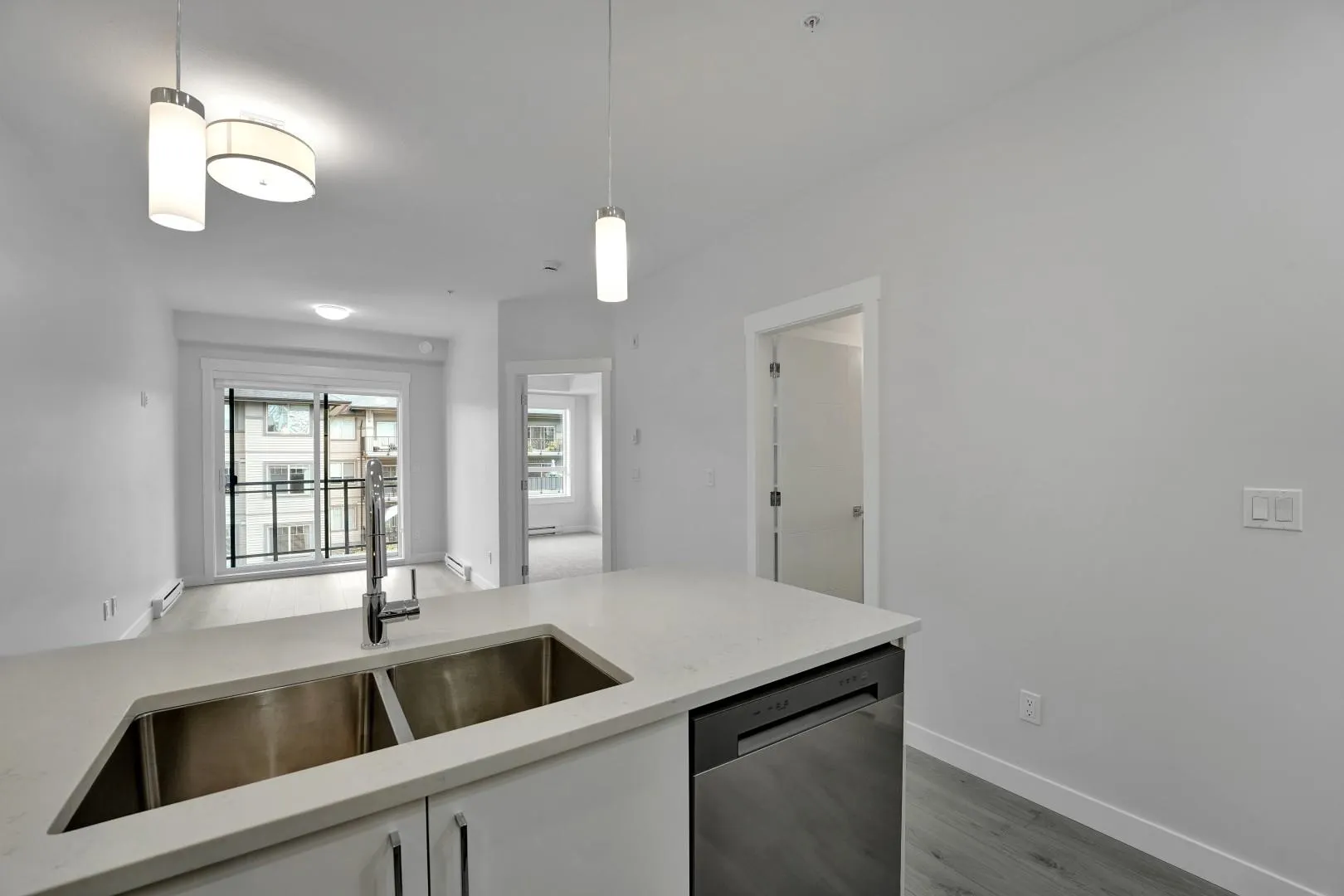 507 33886 Pine Street