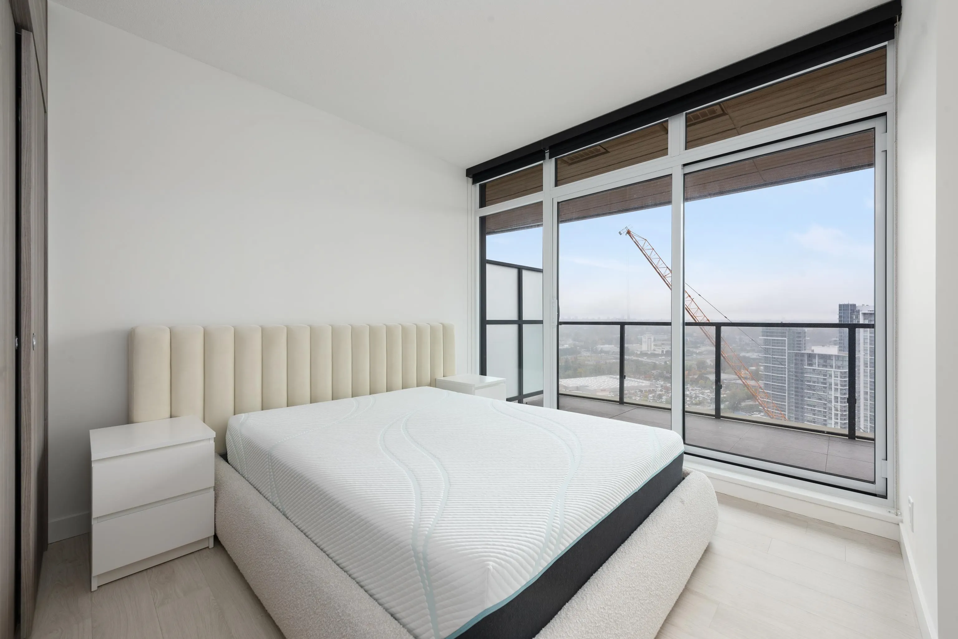 3204 4890 Lougheed Highway