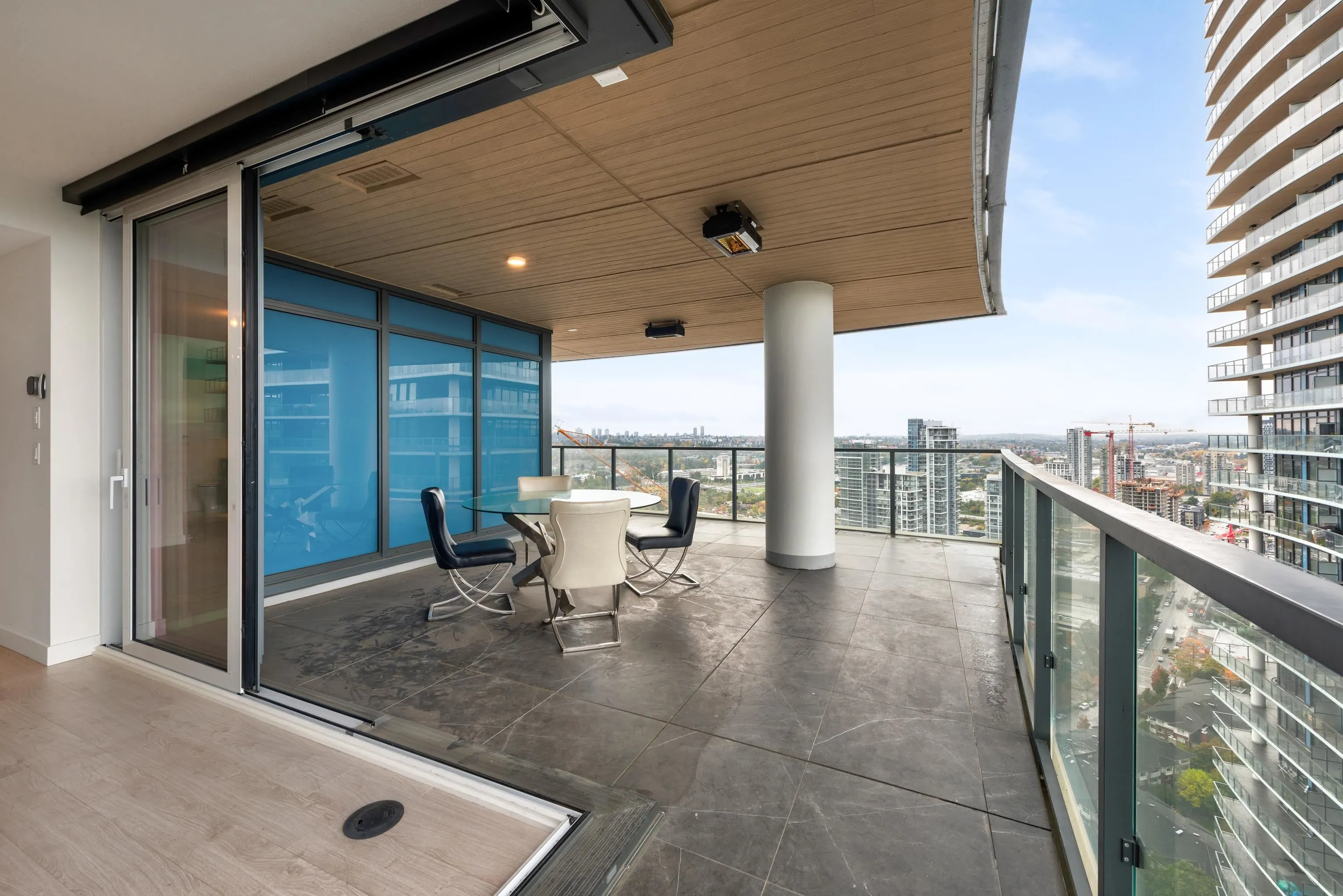 3204 4890 Lougheed Highway