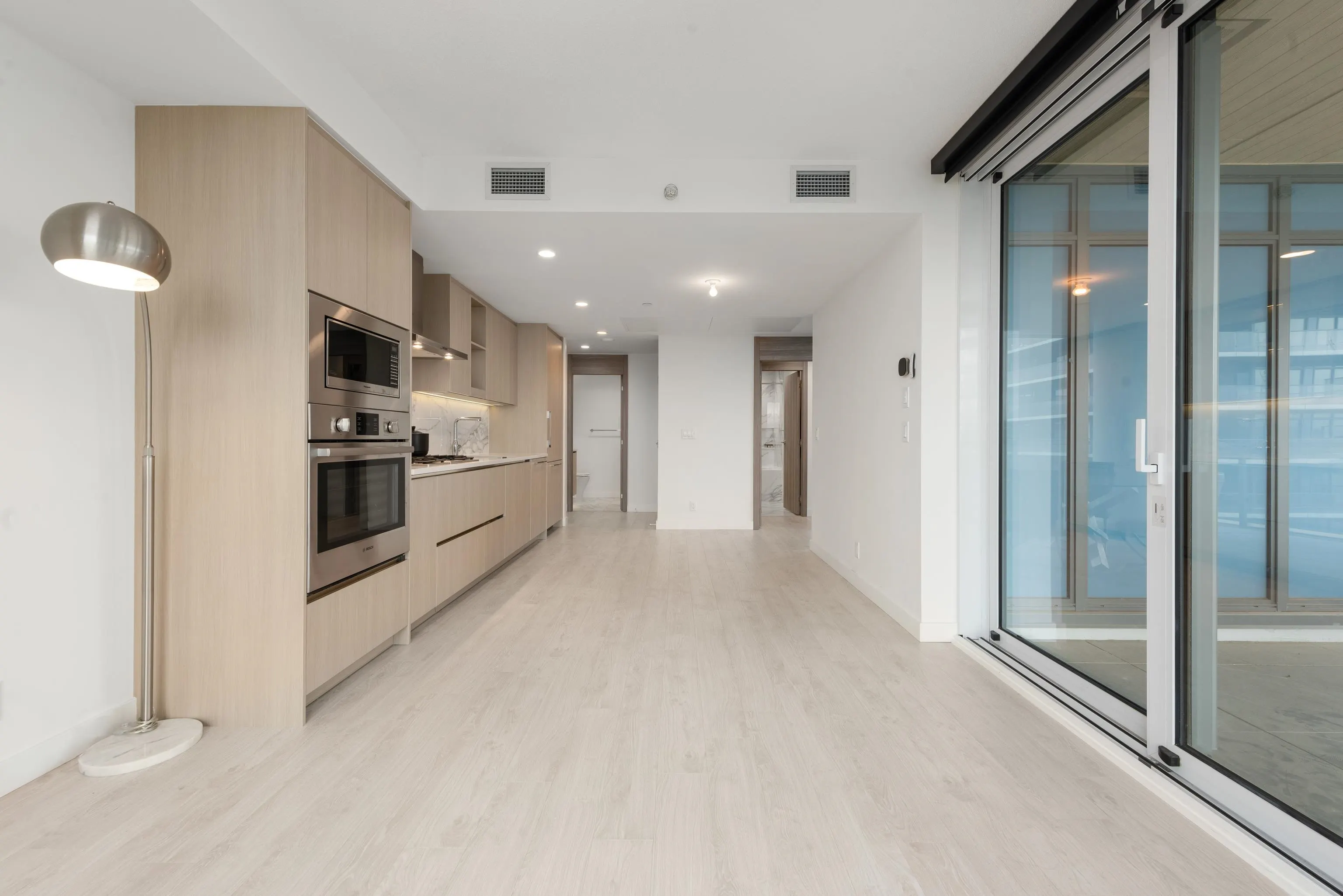 3204 4890 Lougheed Highway