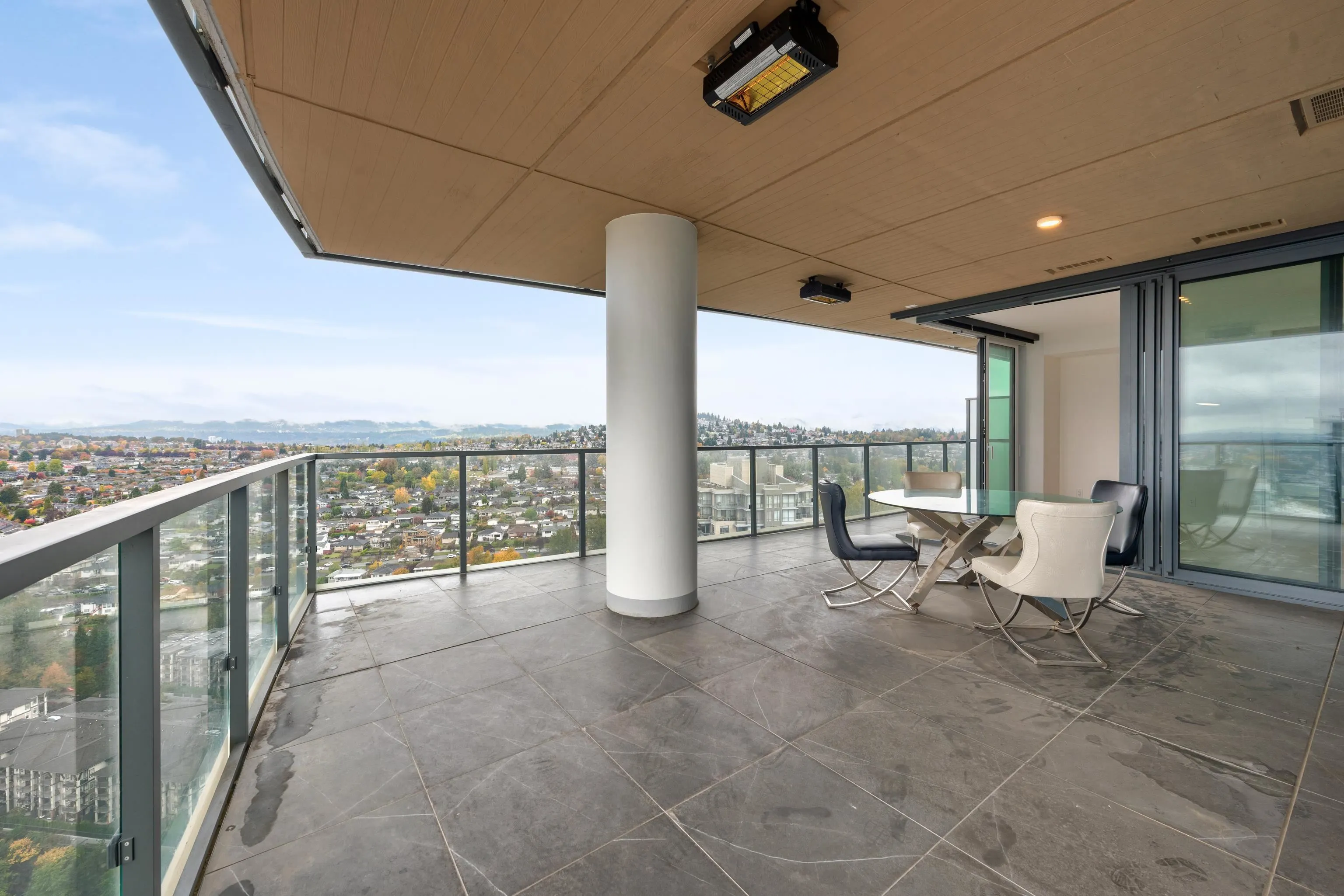 3204 4890 Lougheed Highway