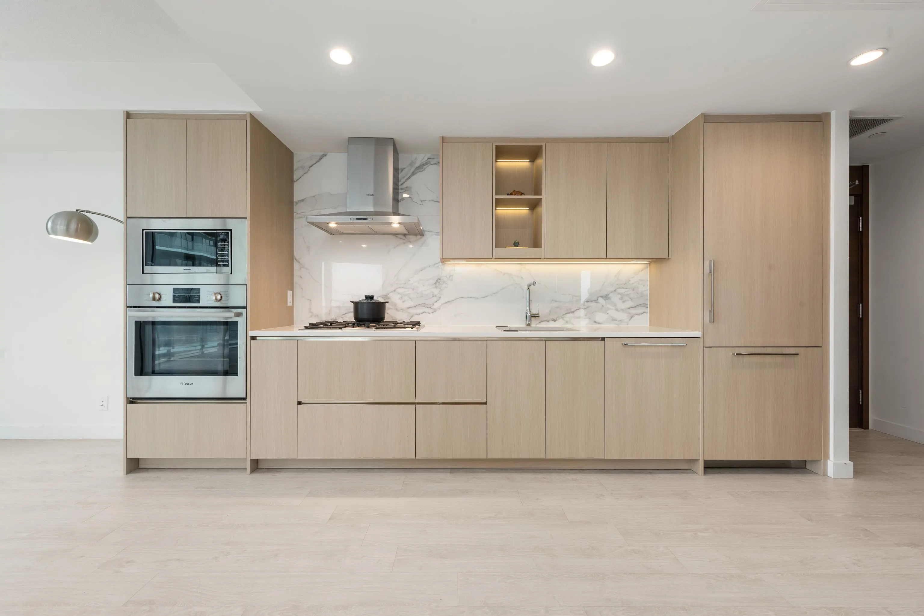 3204 4890 Lougheed Highway