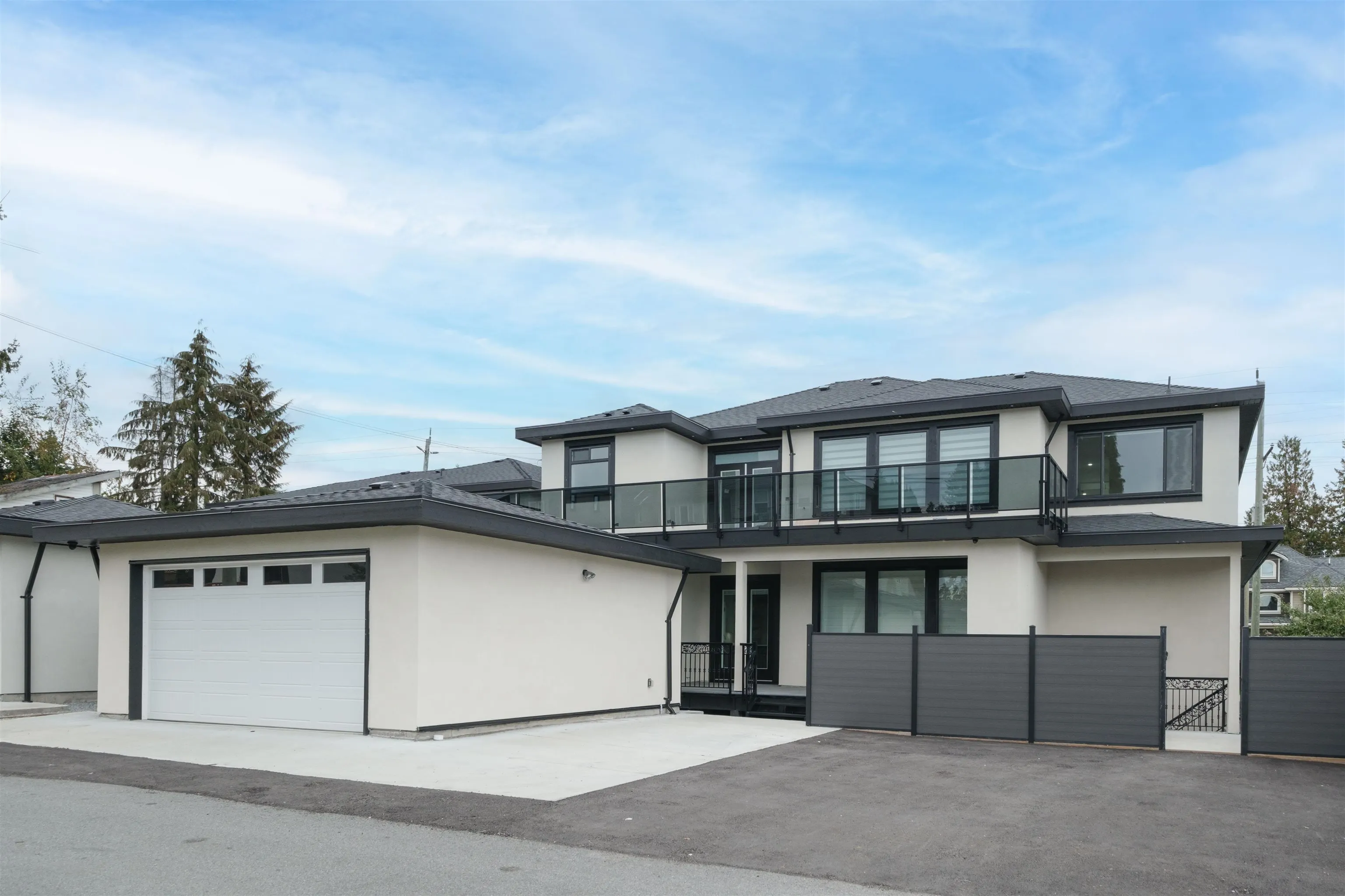 1100 Como Lake Avenue