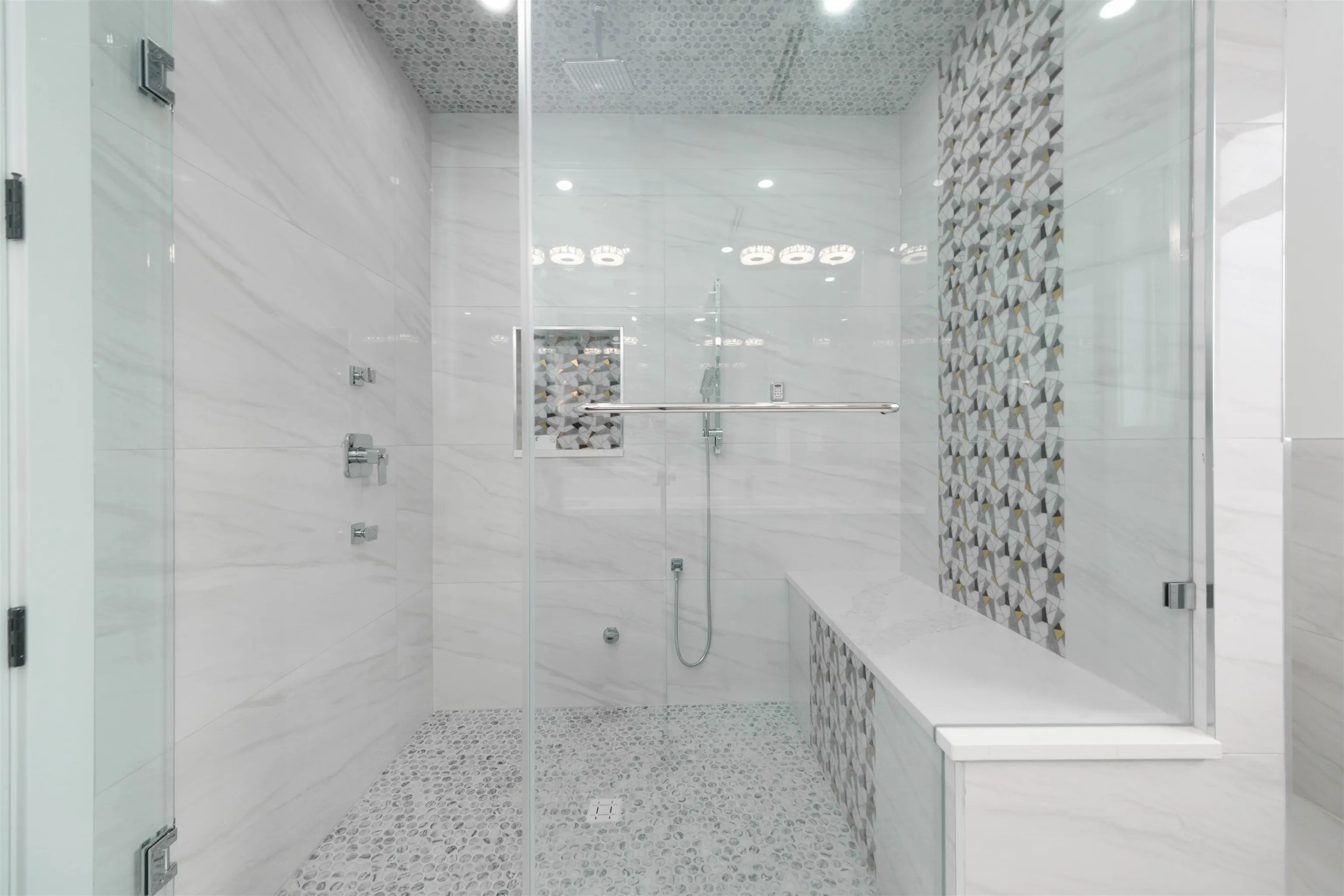 1100 Como Lake Avenue