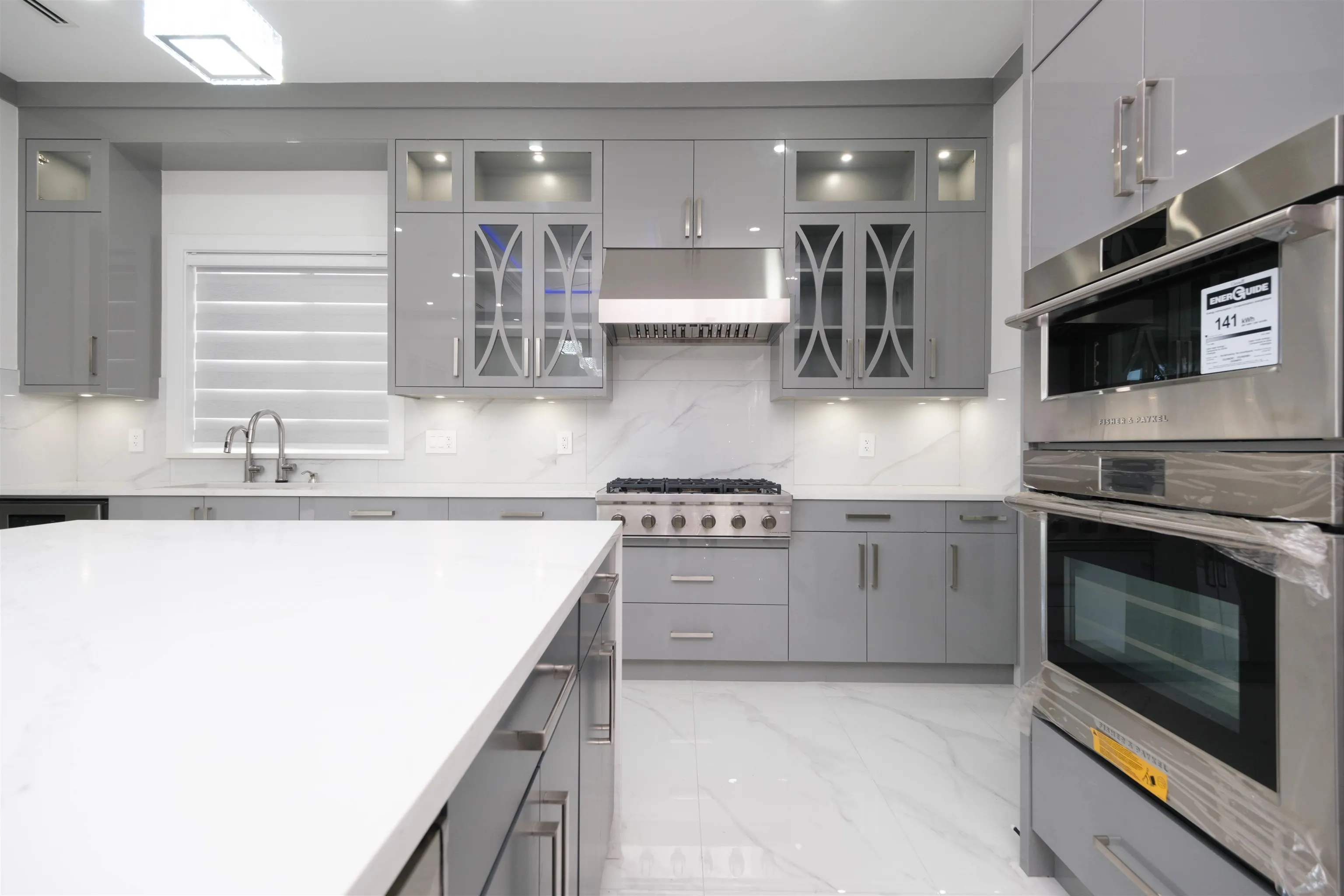 1100 Como Lake Avenue