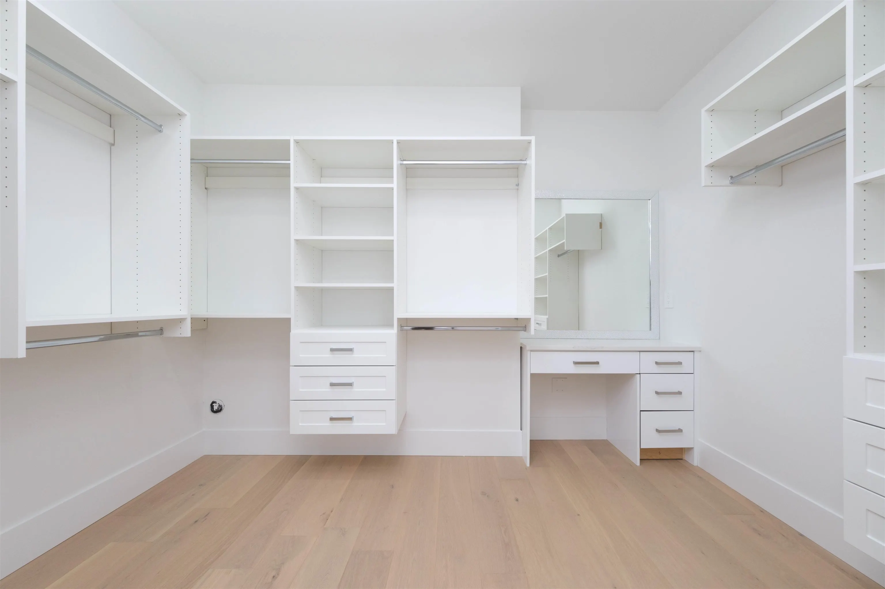 1100 Como Lake Avenue