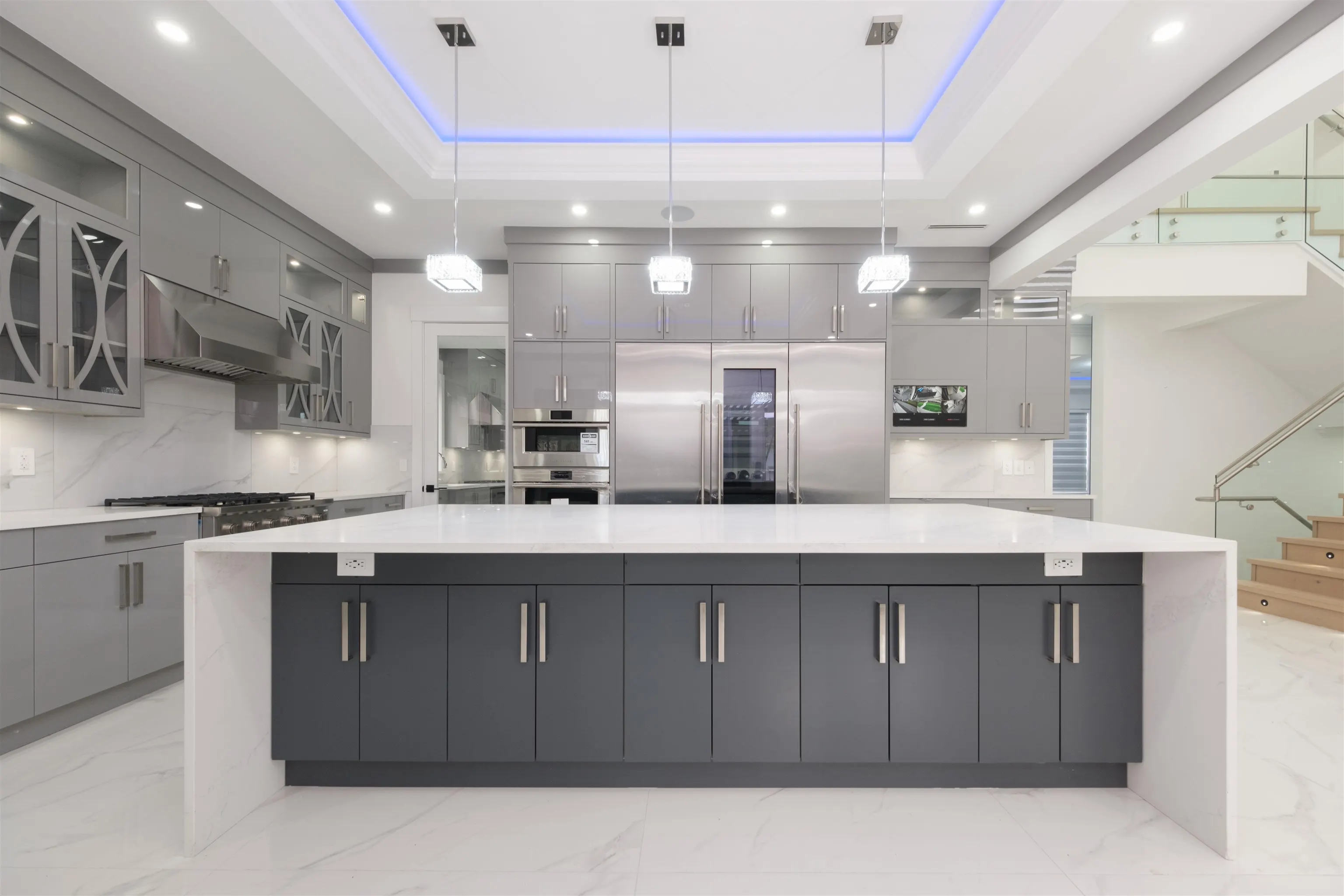 1100 Como Lake Avenue