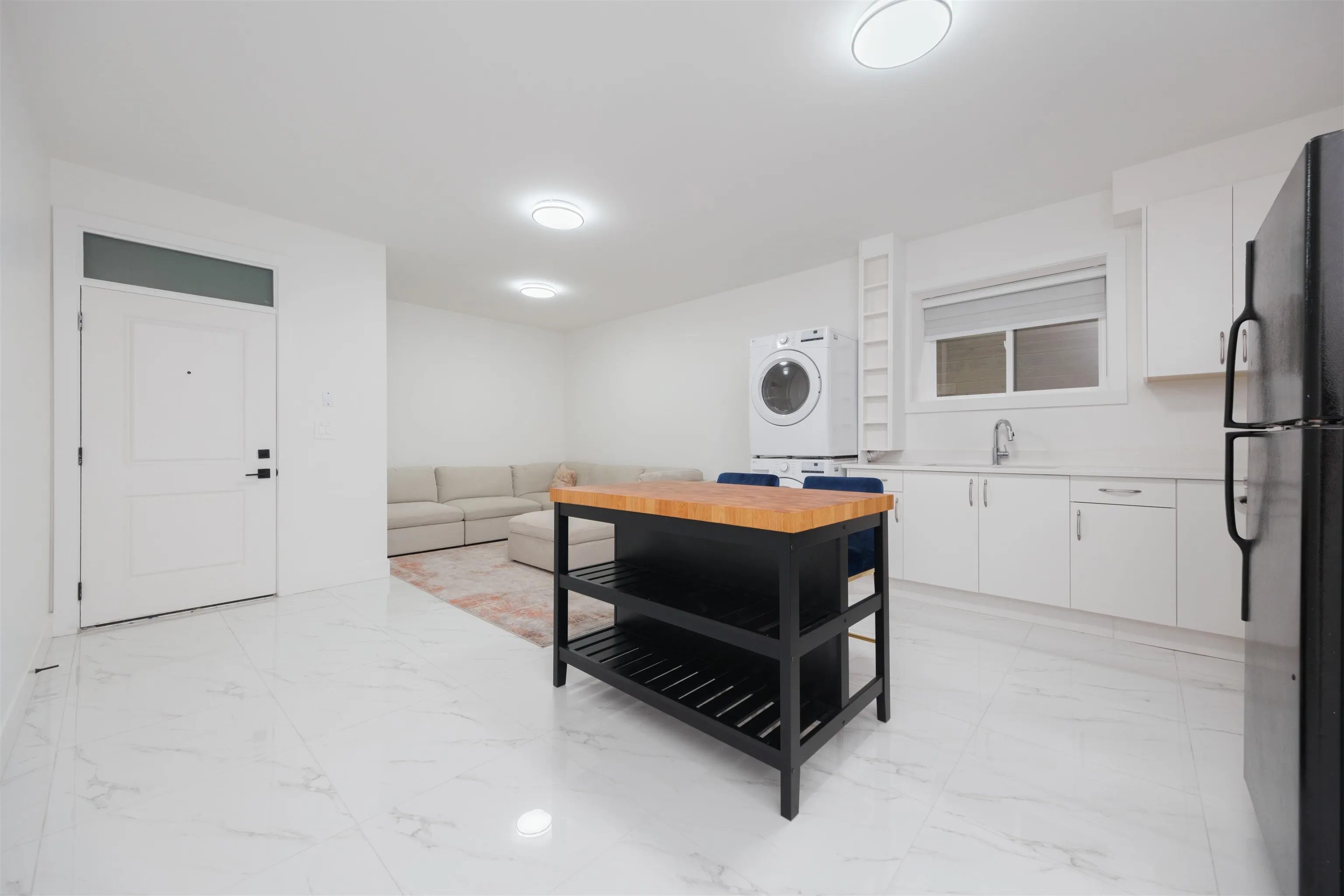 1100 Como Lake Avenue