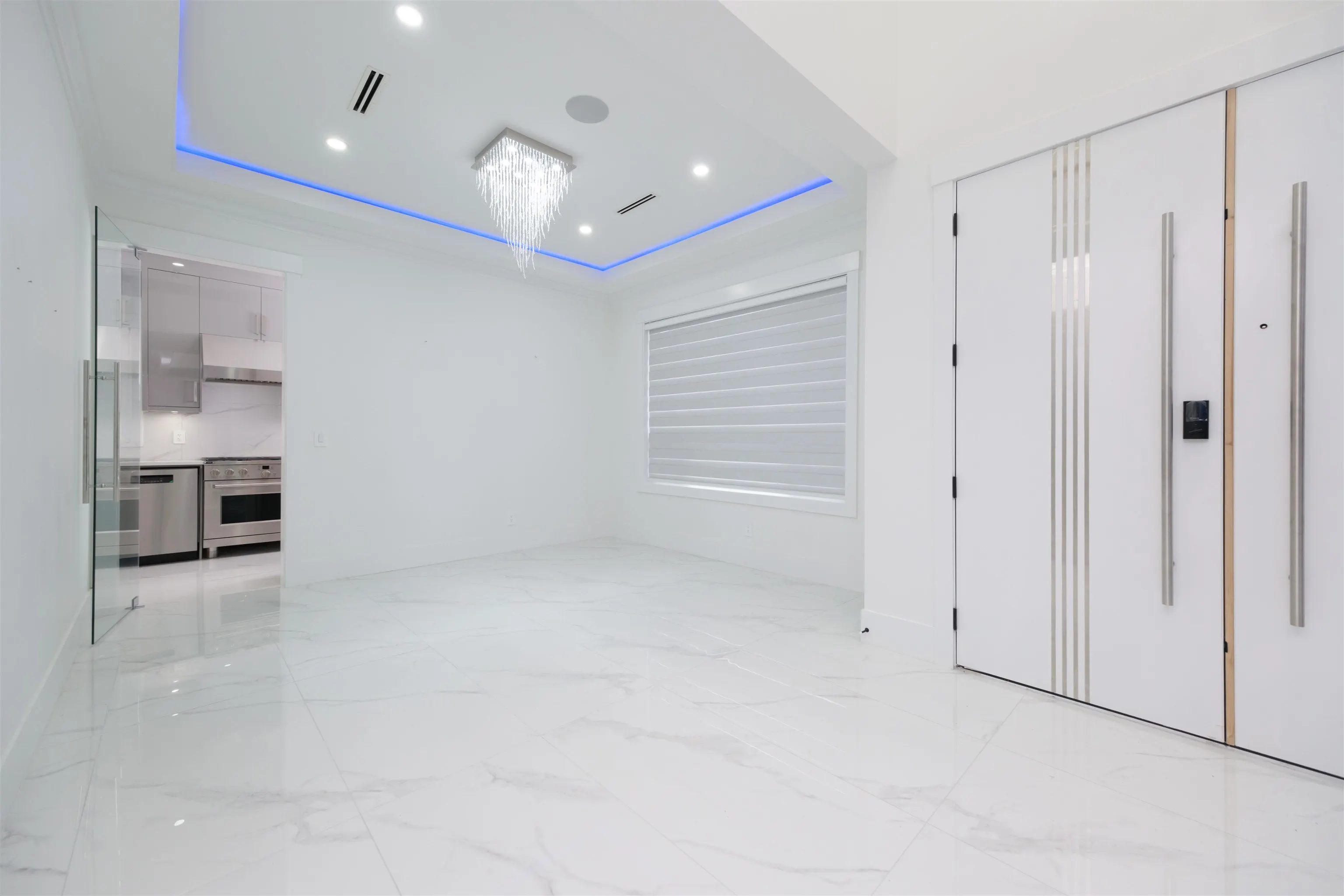 1100 Como Lake Avenue