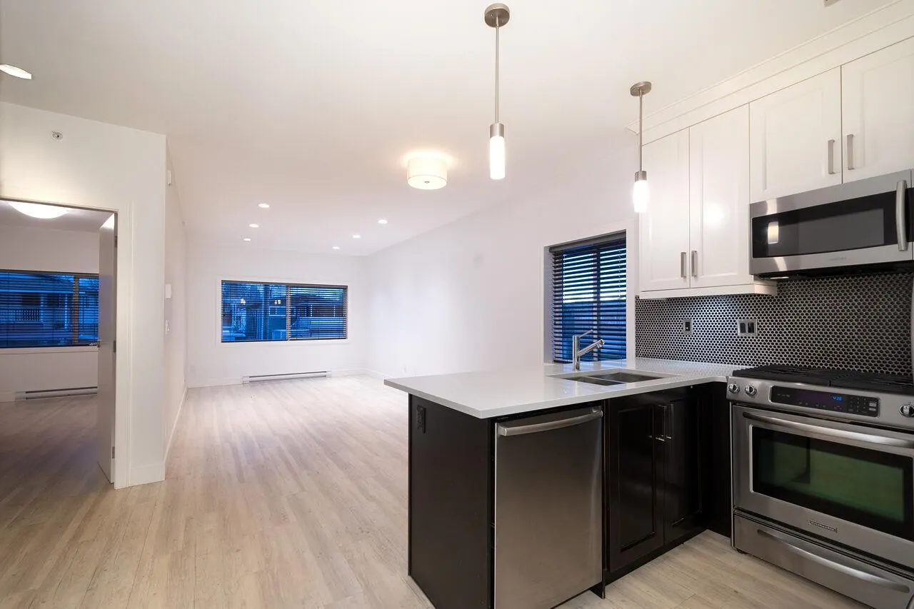 202 4548 Hastings Street