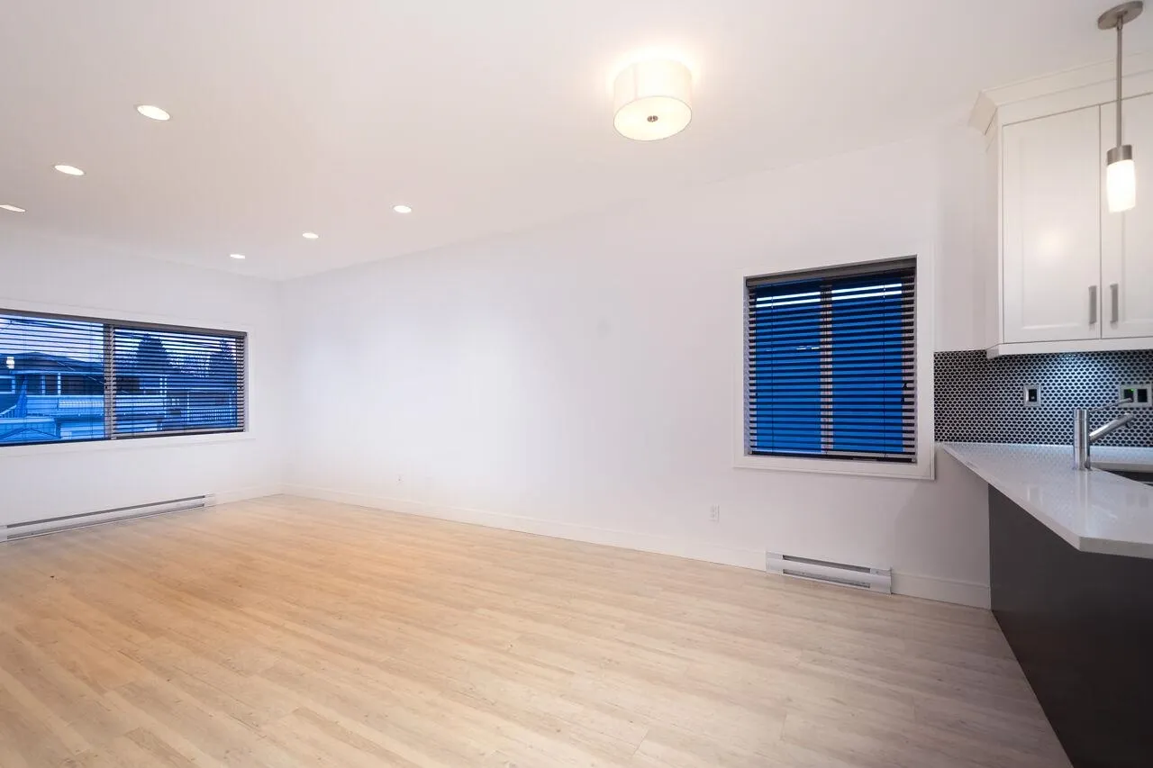 202 4548 Hastings Street