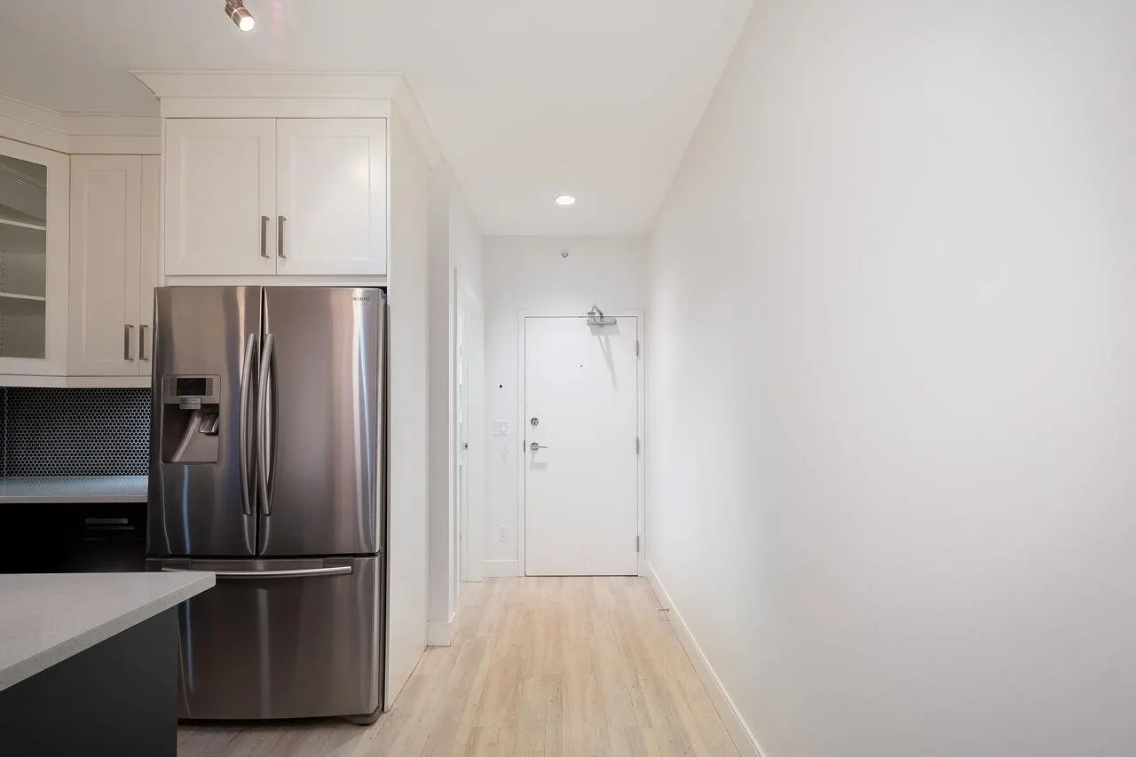 202 4548 Hastings Street