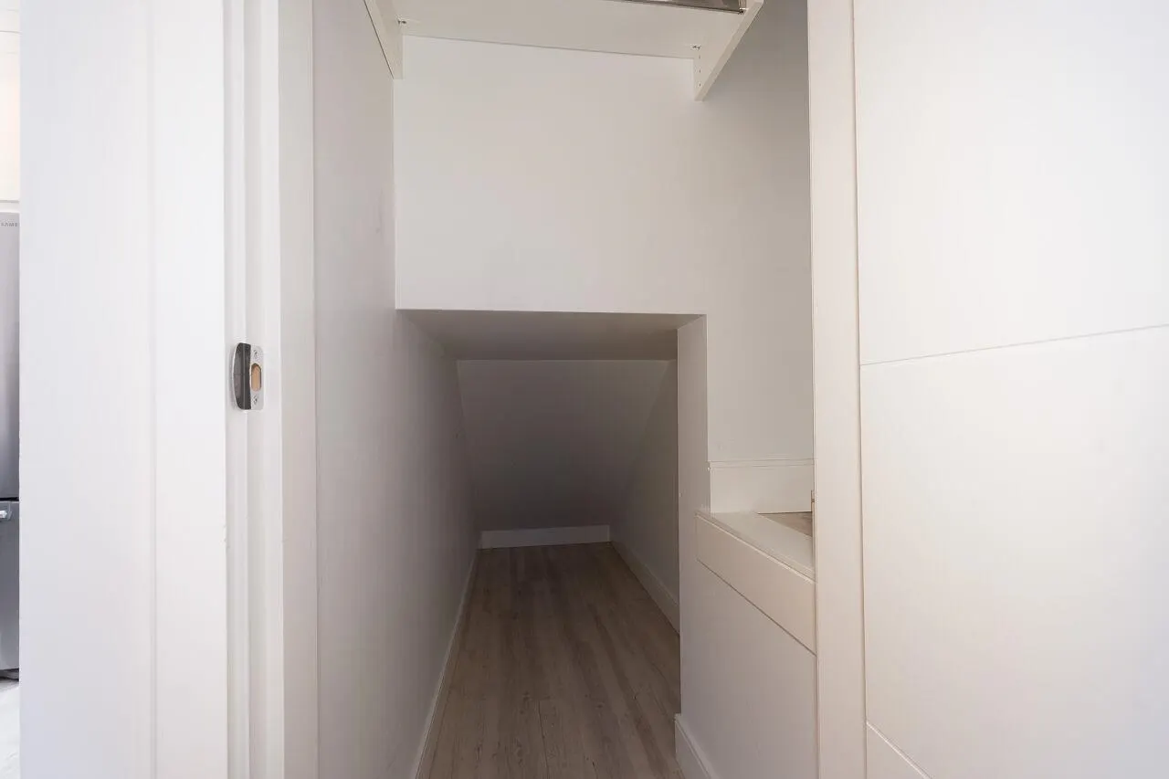 202 4548 Hastings Street