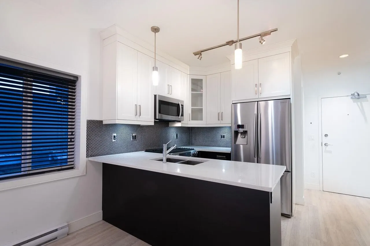 202 4548 Hastings Street