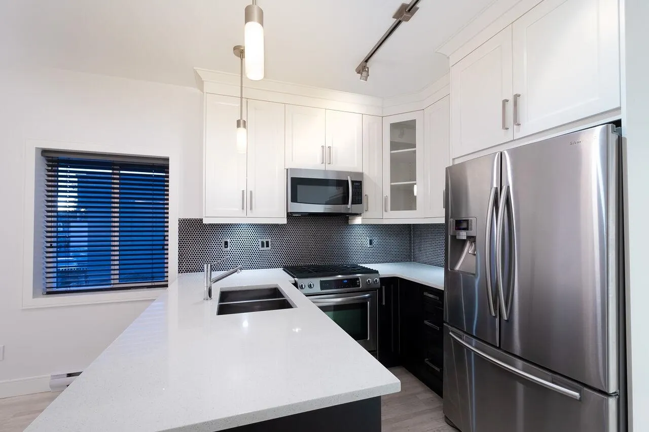 202 4548 Hastings Street