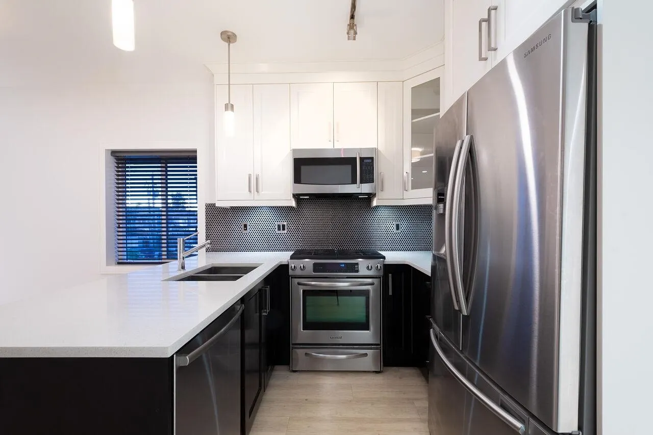 202 4548 Hastings Street