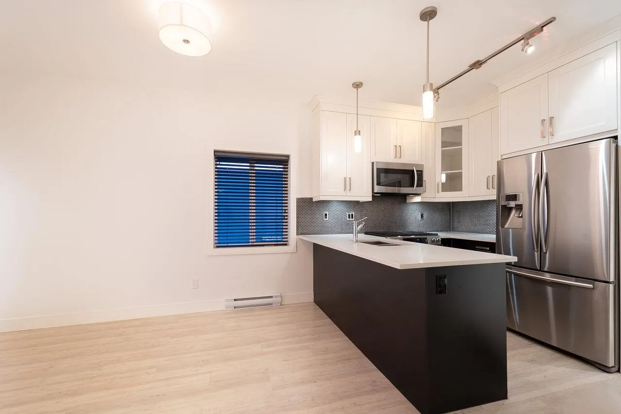 202 4548 Hastings Street