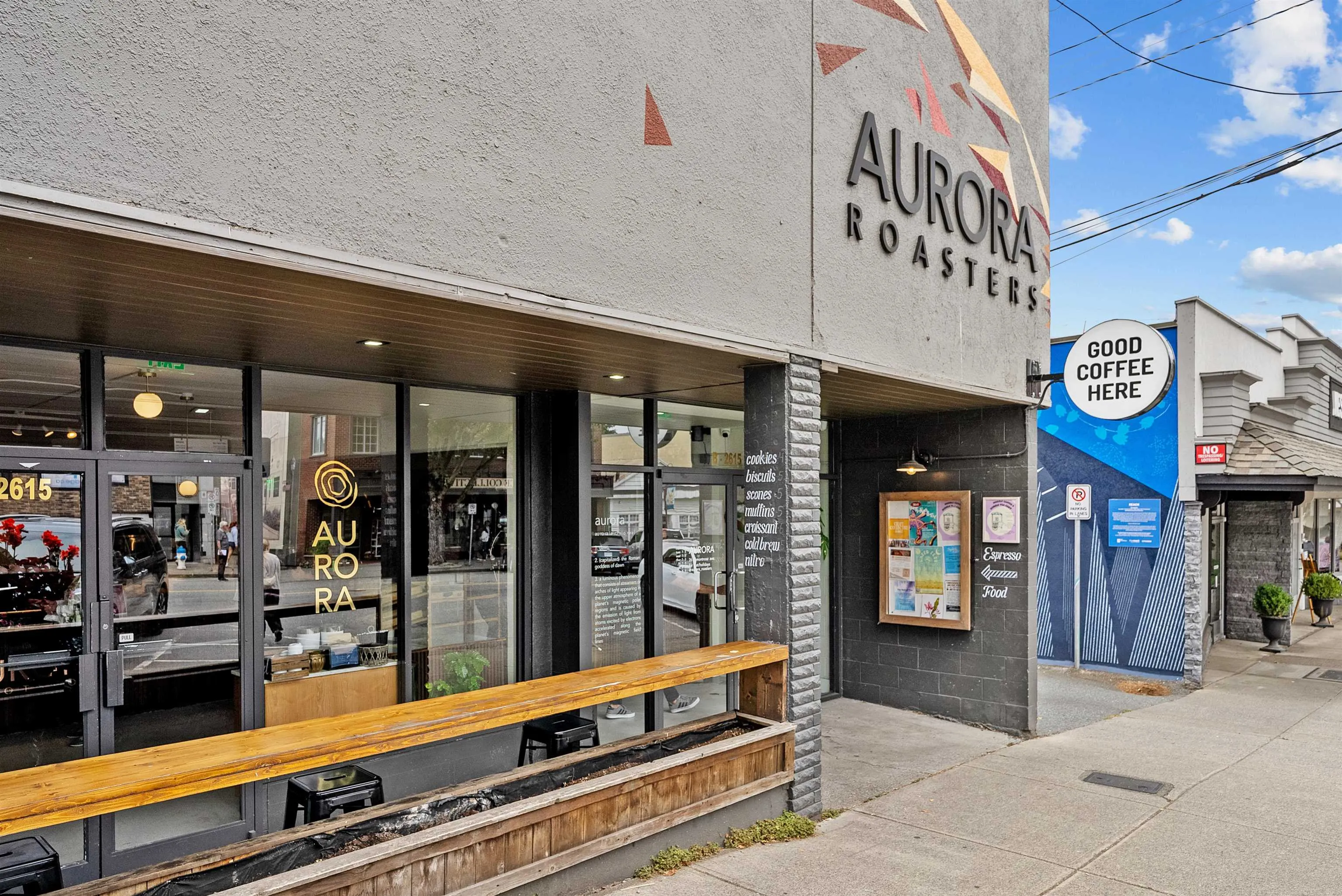 318 2493 Montrose Avenue