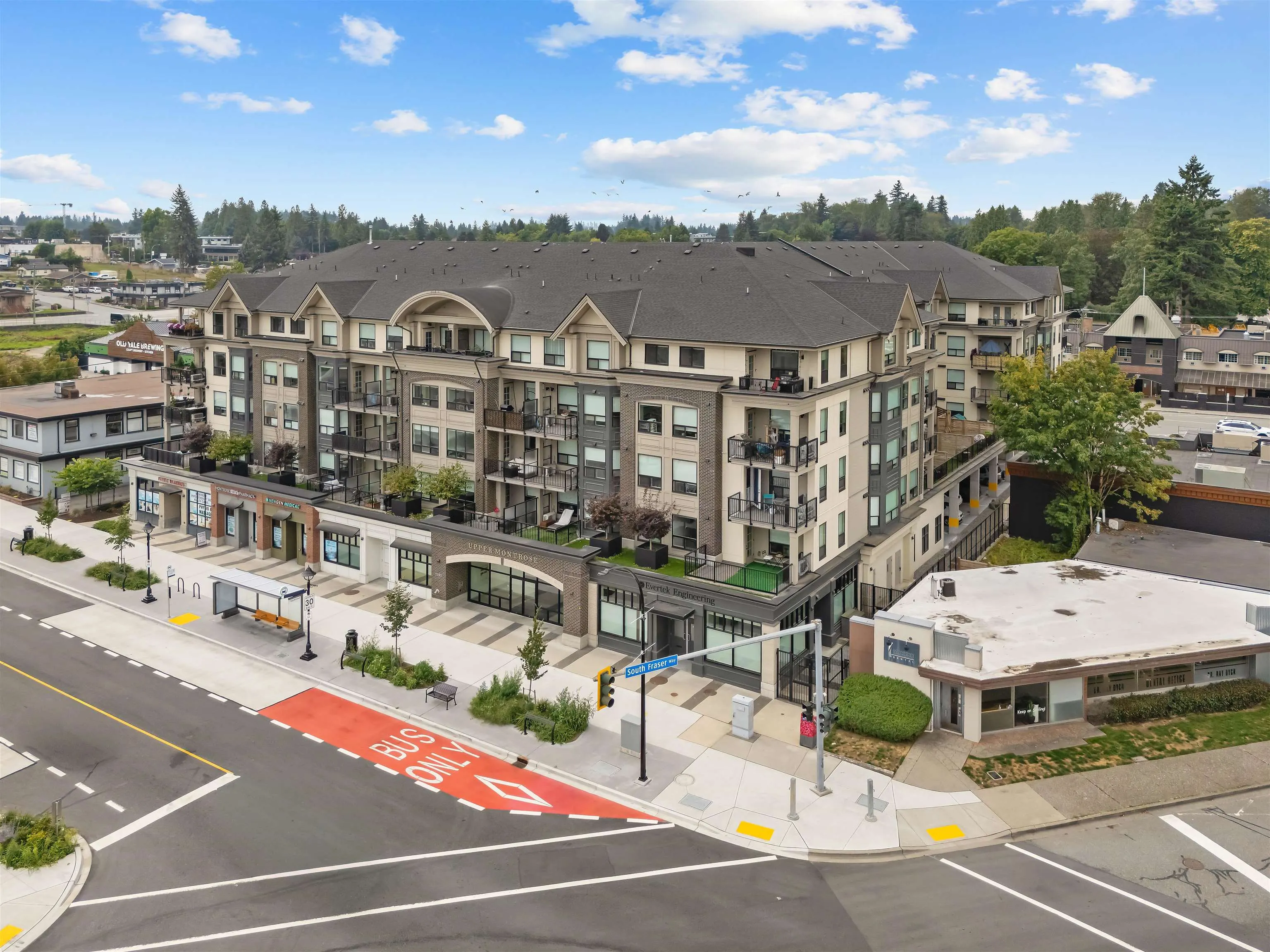 318 2493 Montrose Avenue